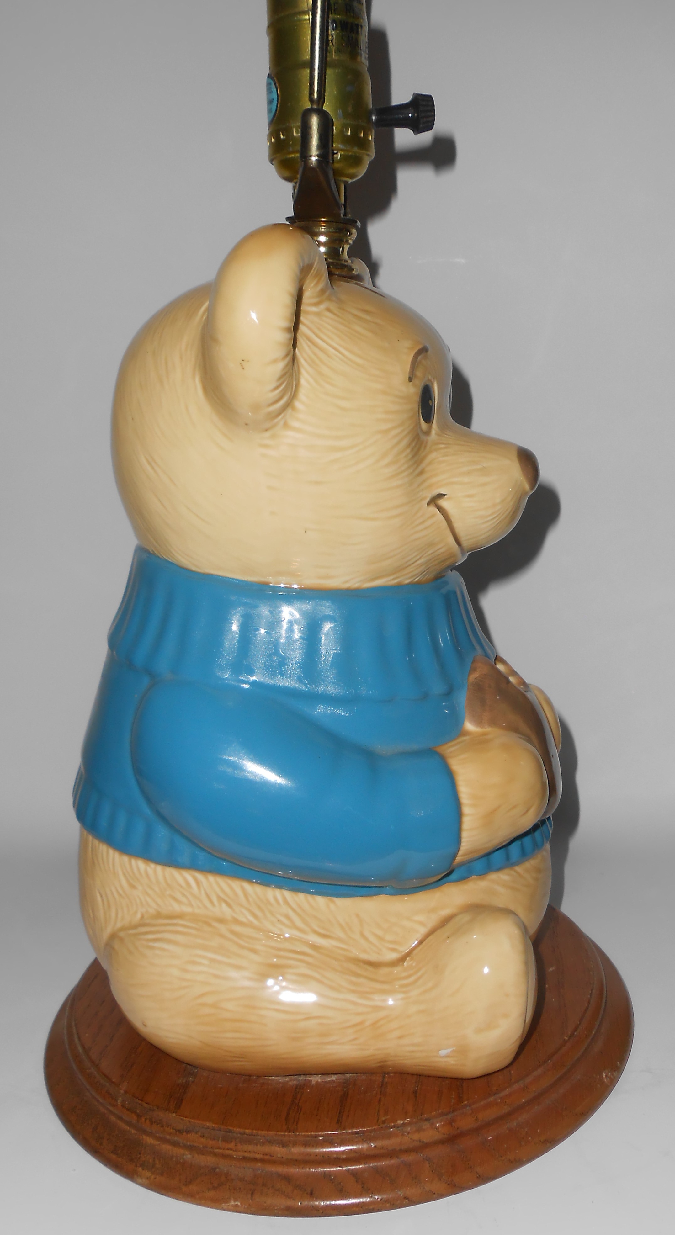 Metlox Pottery Poppy Trail Teddy Bear Eating Cookie