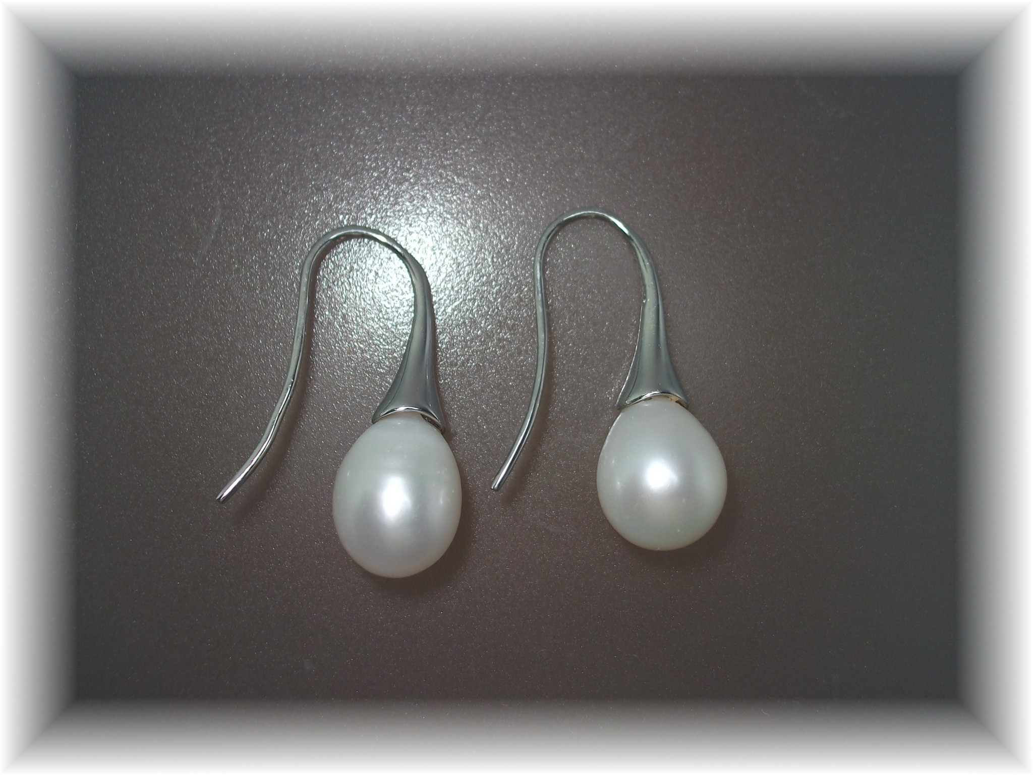 Earrings Sterling Silver 10mm Freshwater Pearl Loop Pie