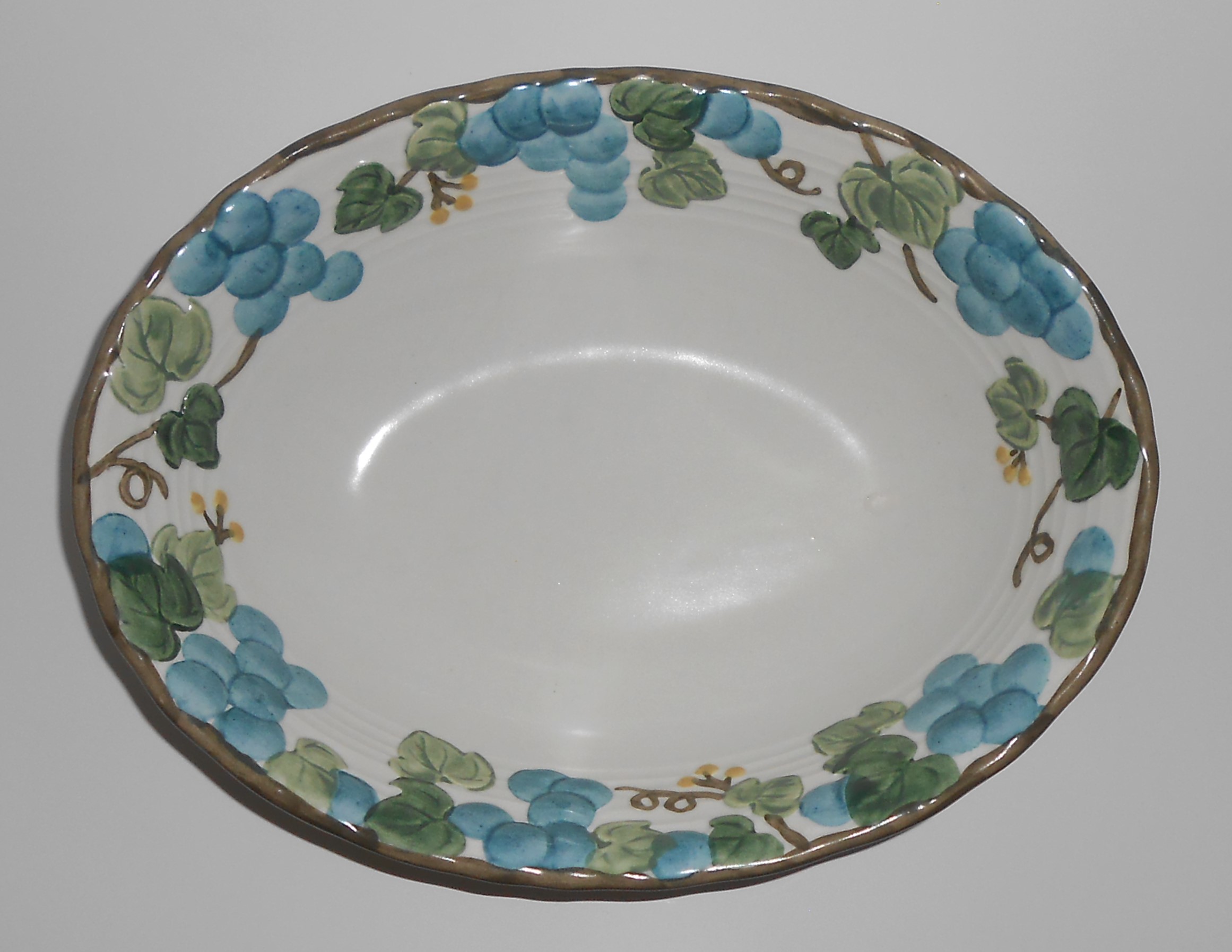 Metlox Pottery Poppy Trail Sculptured Grape Oval Vegeta