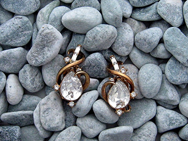 Earrings Crystal Gold Crown Trifari pat pending Clip
