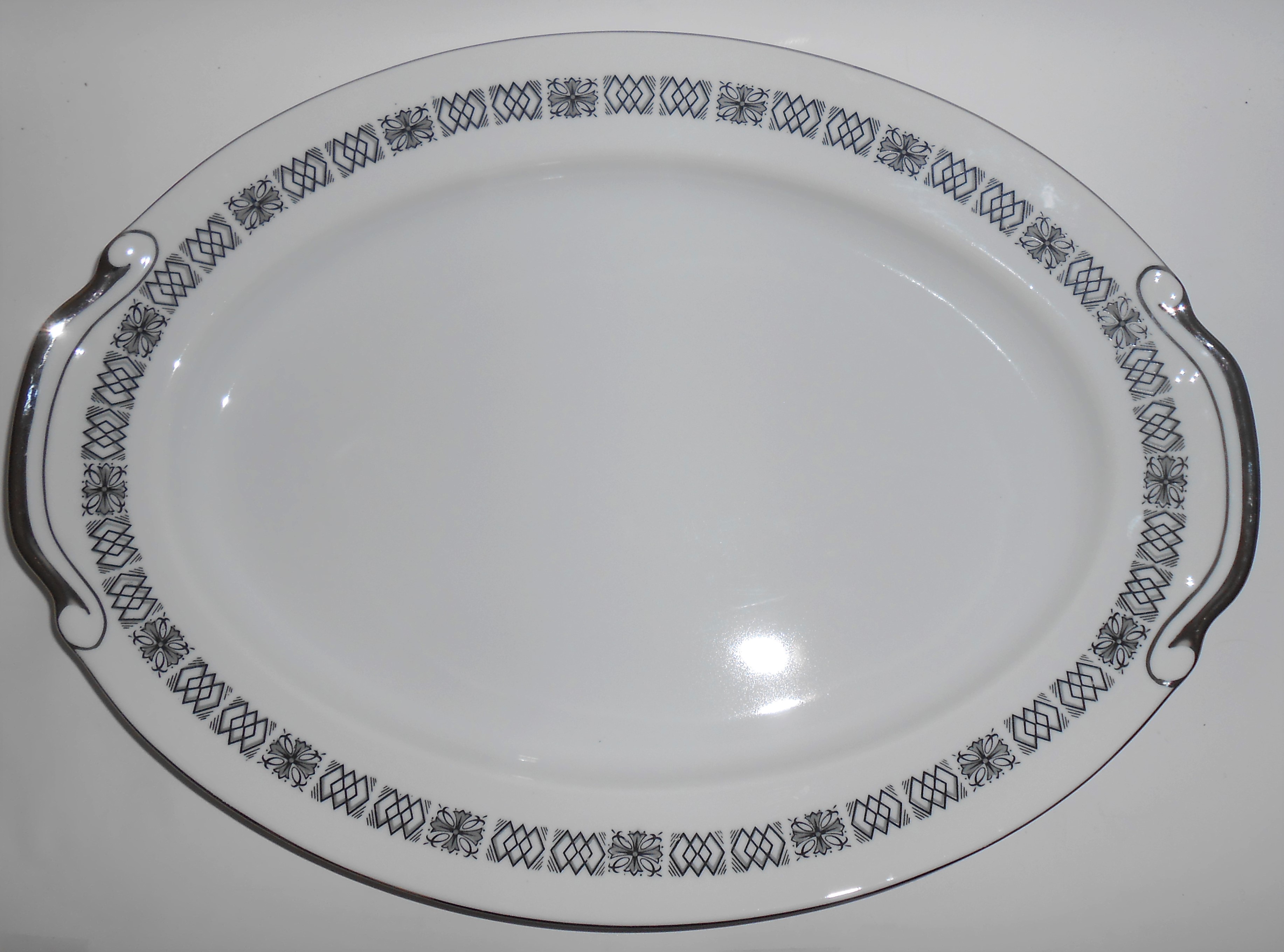 Seyei Fine China Japan Porcelain Black Geometric Lg Pl