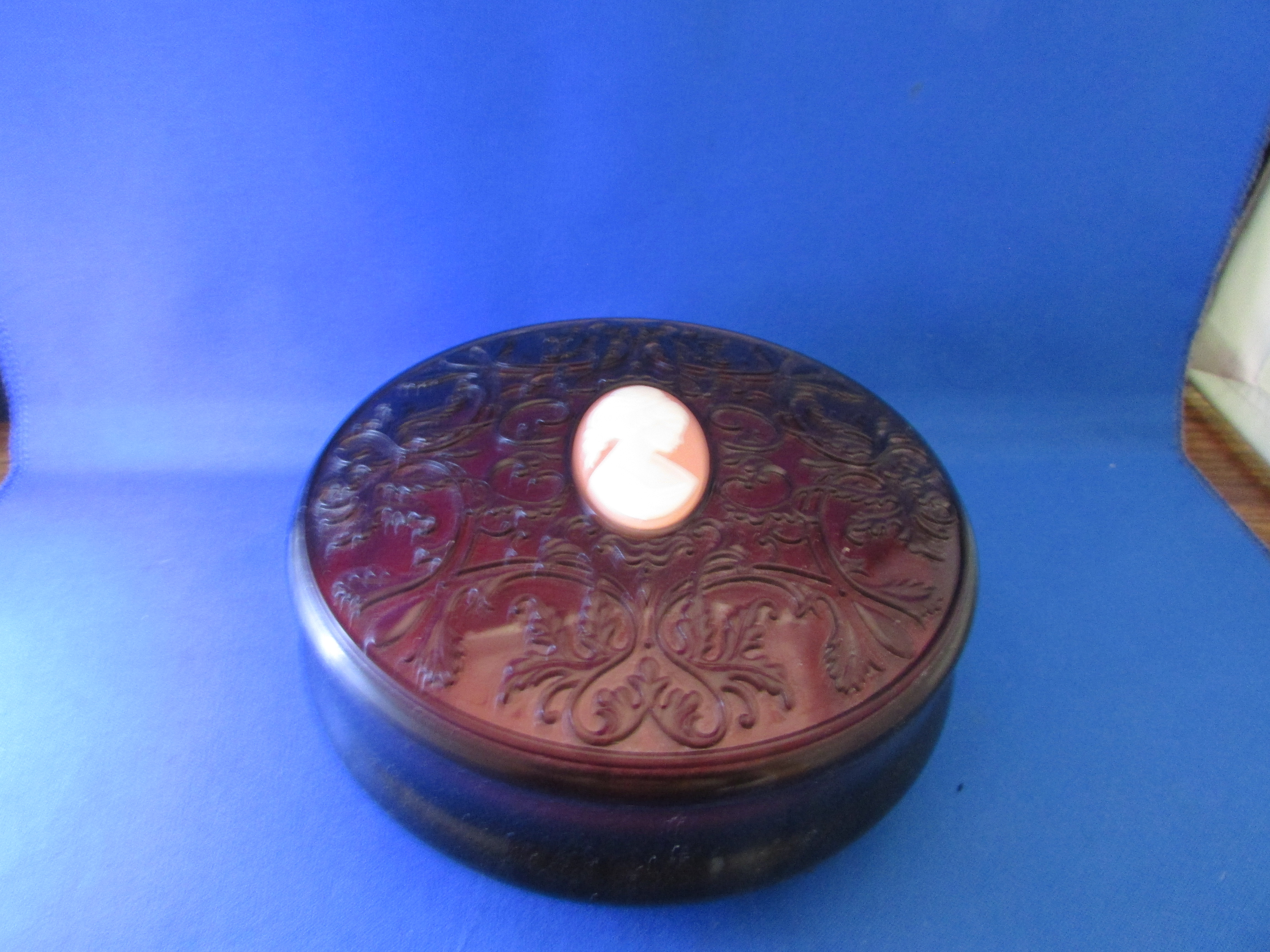 Early Avon Cameo Powder Dish