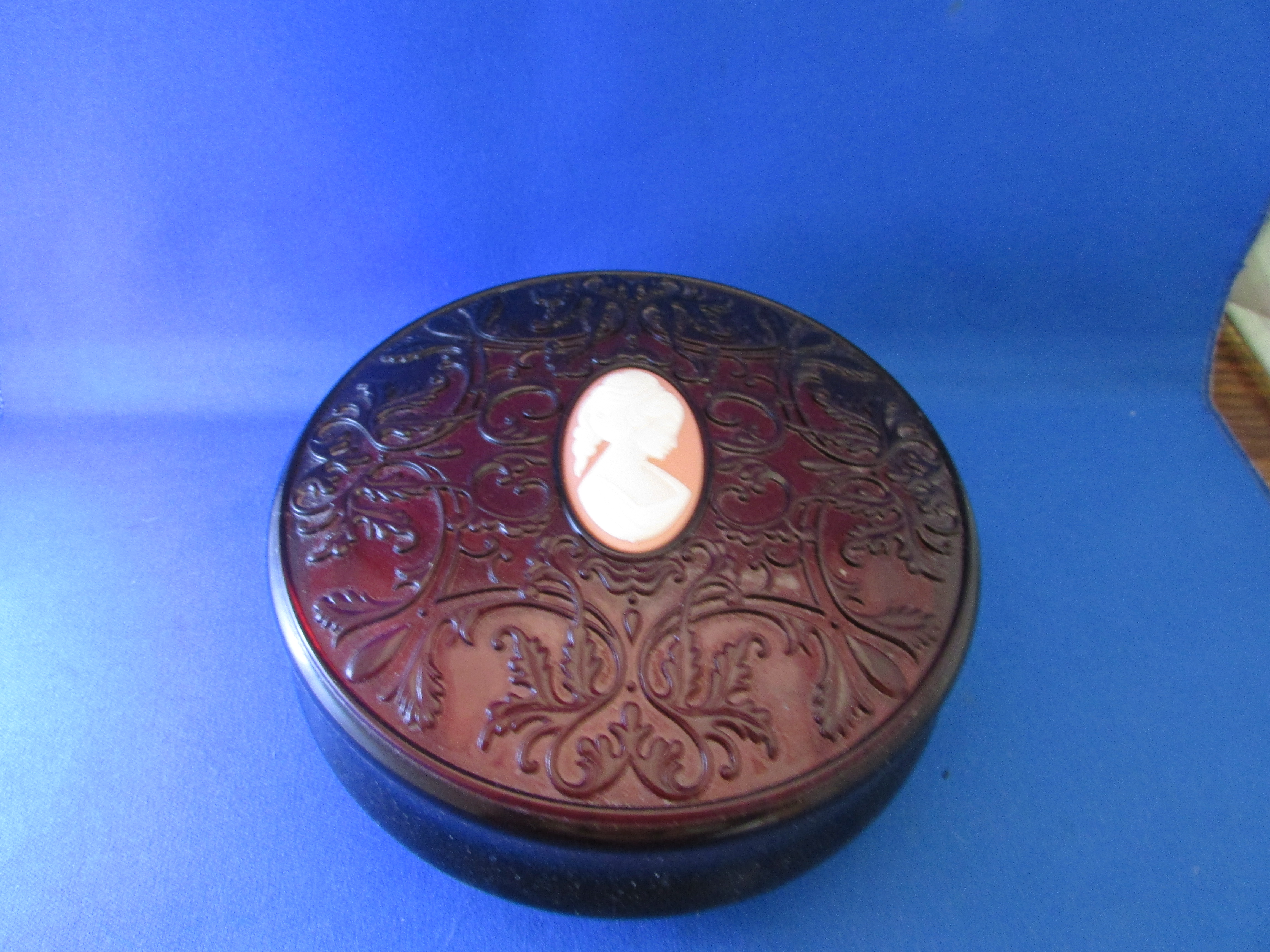 Early Avon Cameo Powder Dish