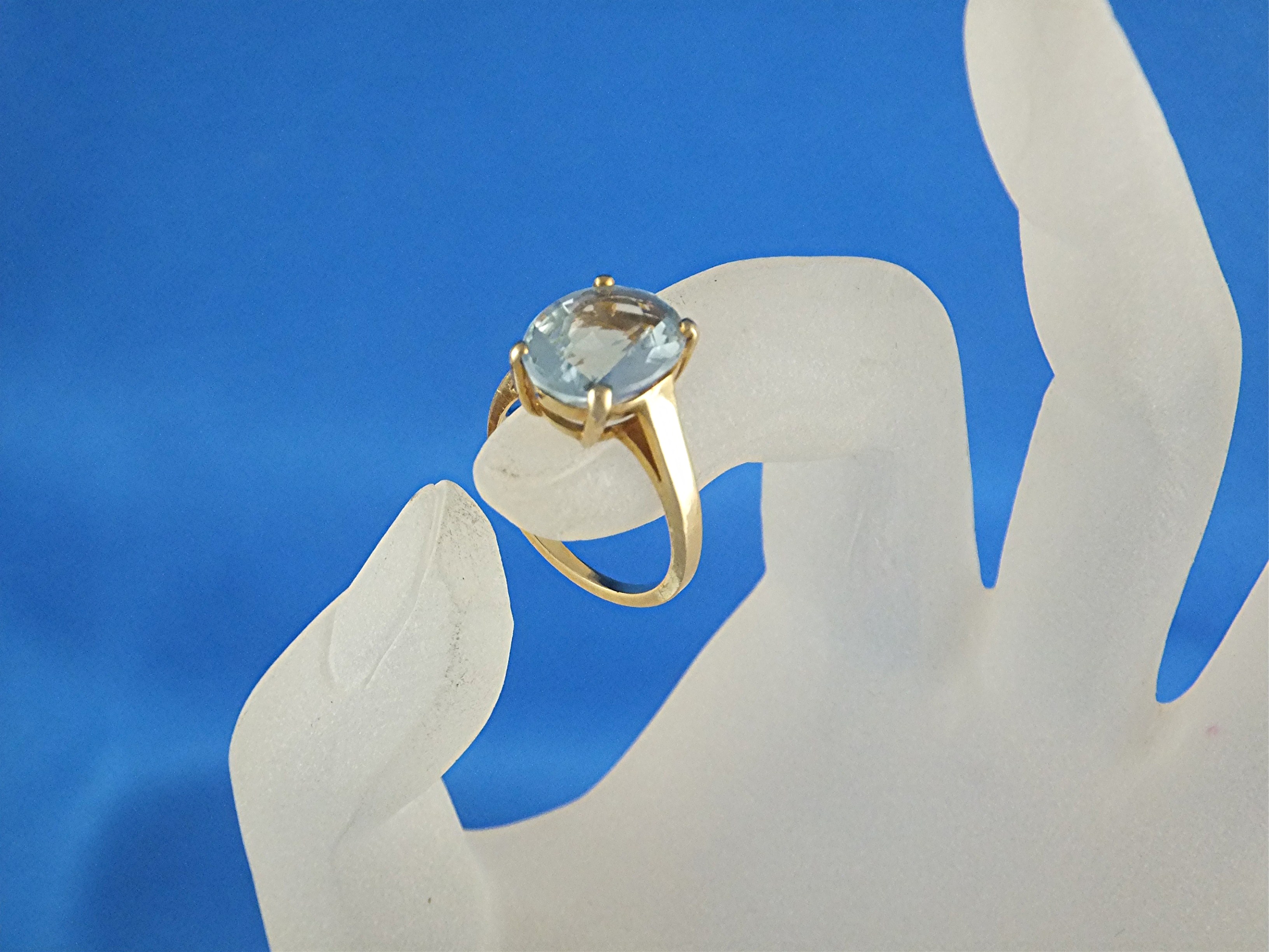 14K Yellow Gold 3ct Oval Aquamarine