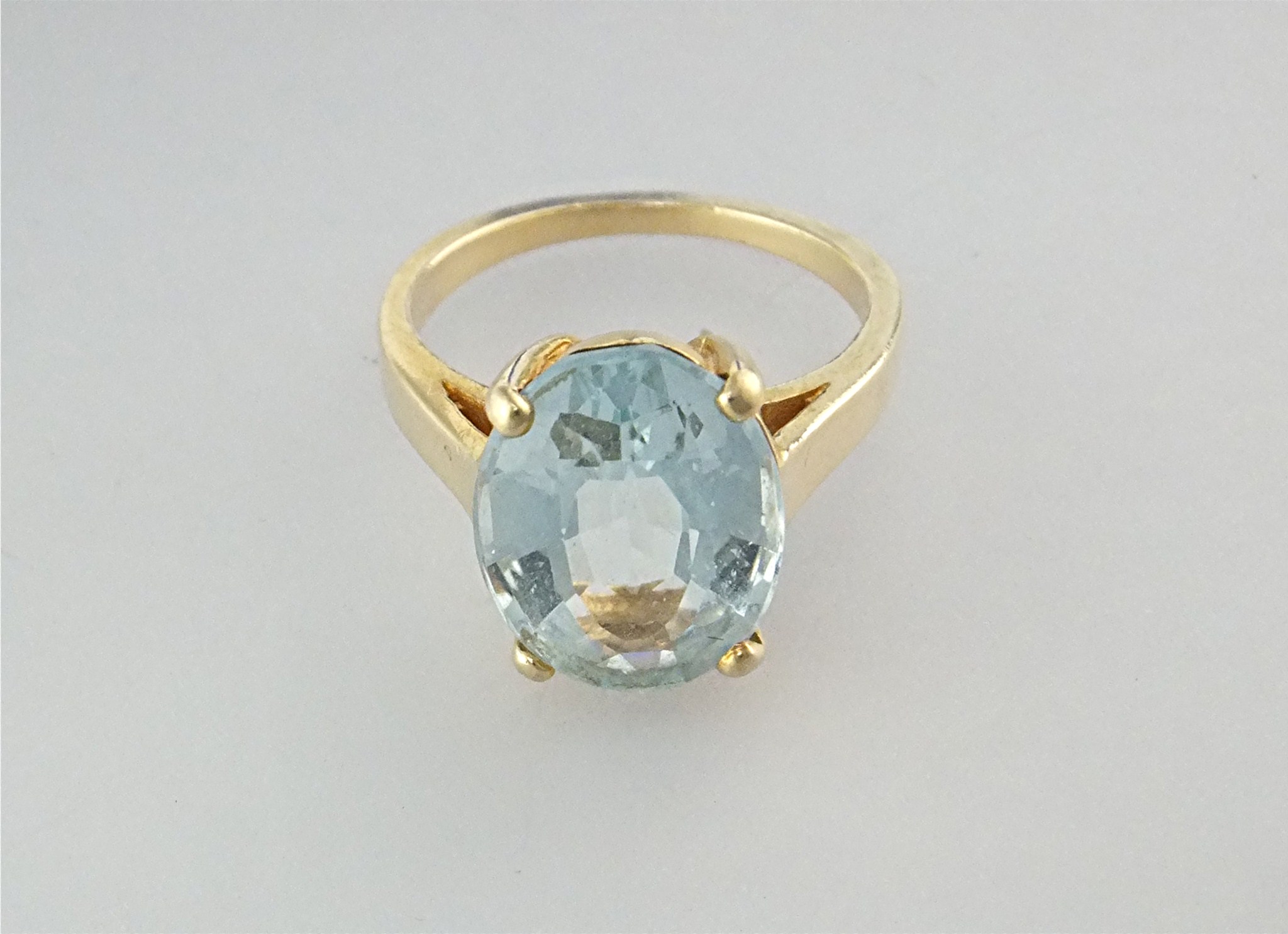 14K Yellow Gold 3ct Oval Aquamarine