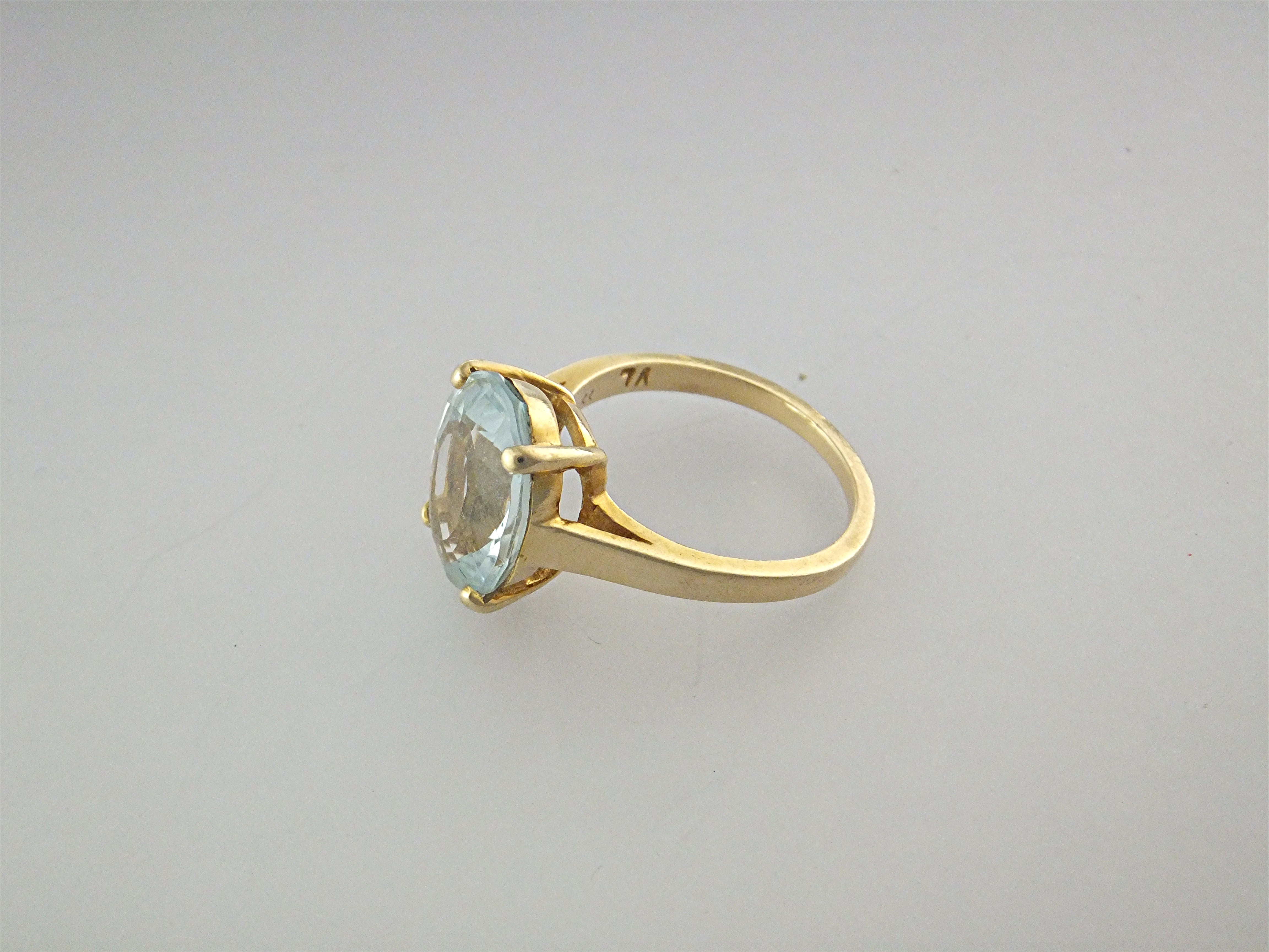 14K Yellow Gold 3ct Oval Aquamarine