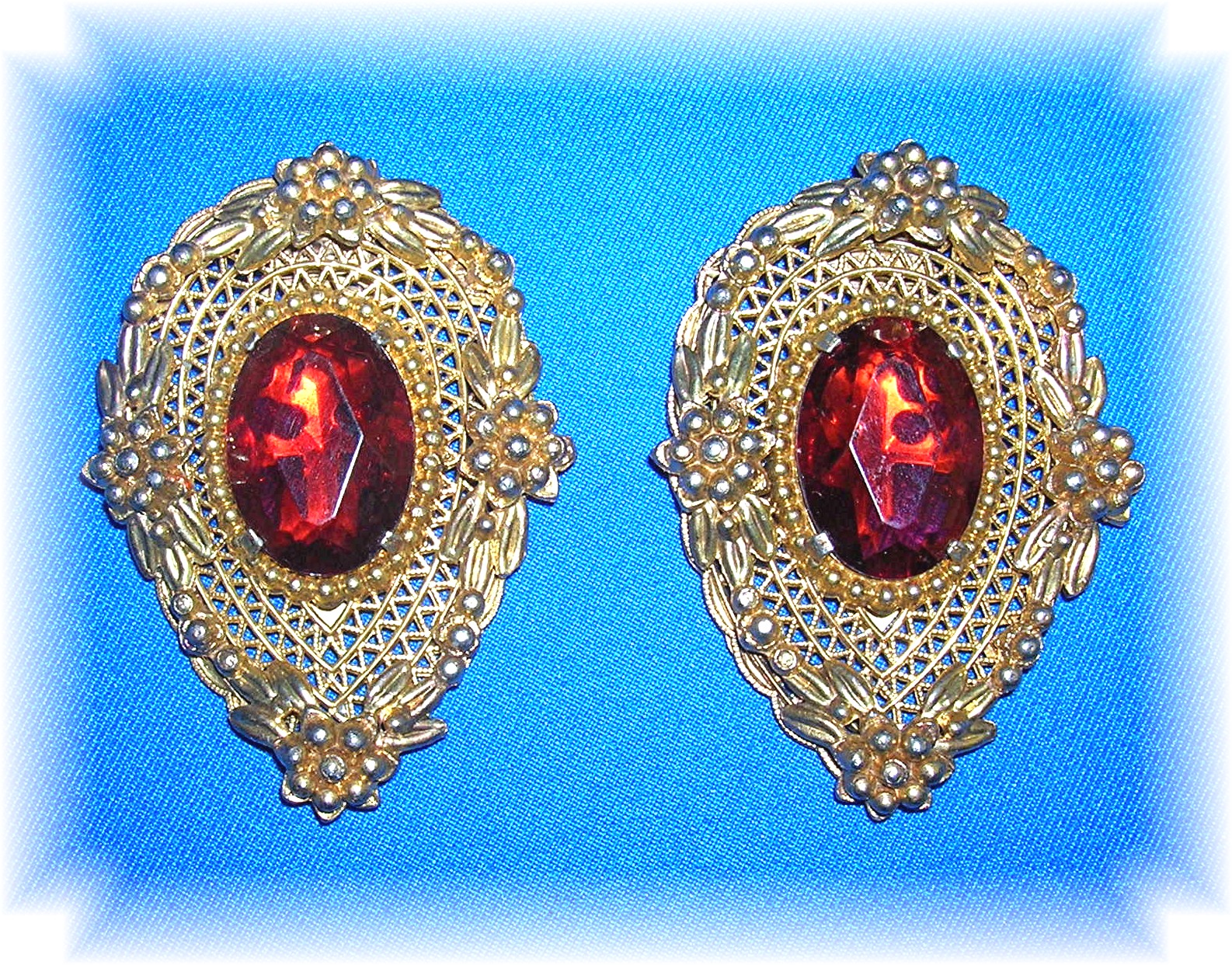 Dress Clips Ruby Lucite Goldtone Vintage