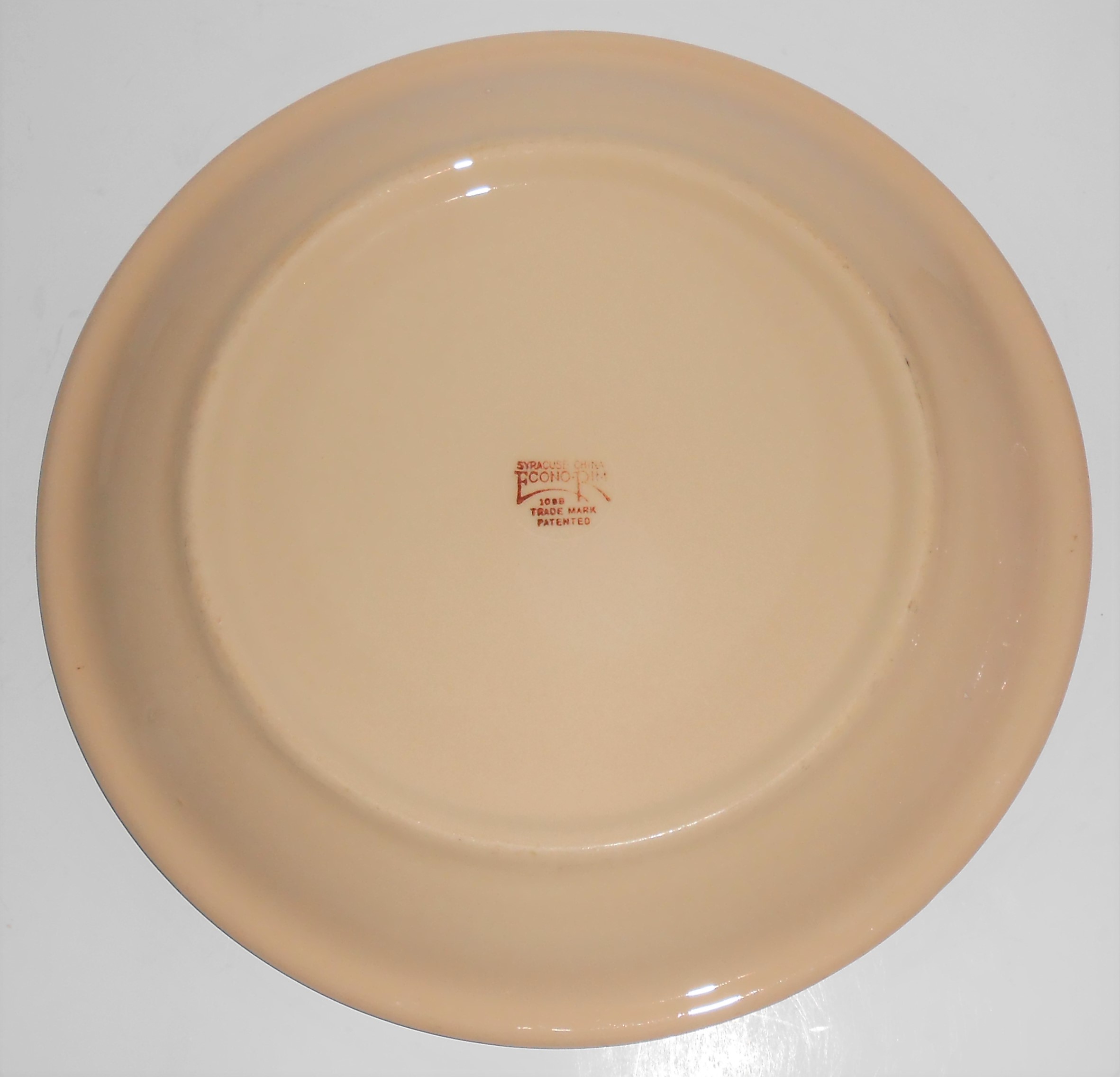 Syracuse Restaurant Ware China Scalloped Dinner Plate