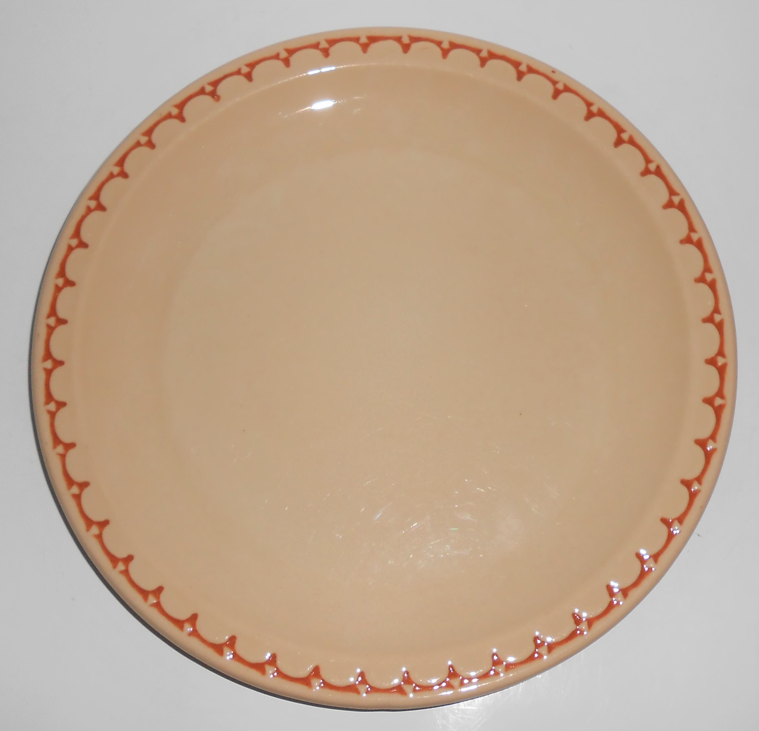 Syracuse Restaurant Ware China Scalloped Dinner Plate