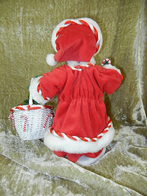 Annalee 2007 Peppermint Mrs Santa with basket