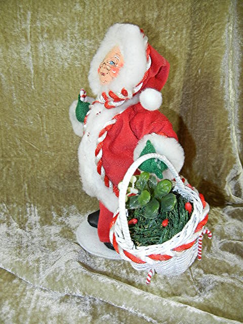 Annalee 2007 Peppermint Mrs Santa with basket