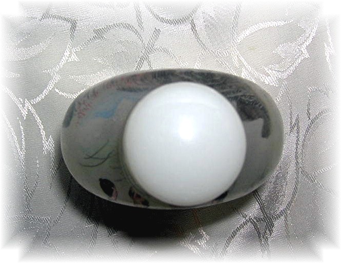 SNUFF BOTTLE with Reverse painting