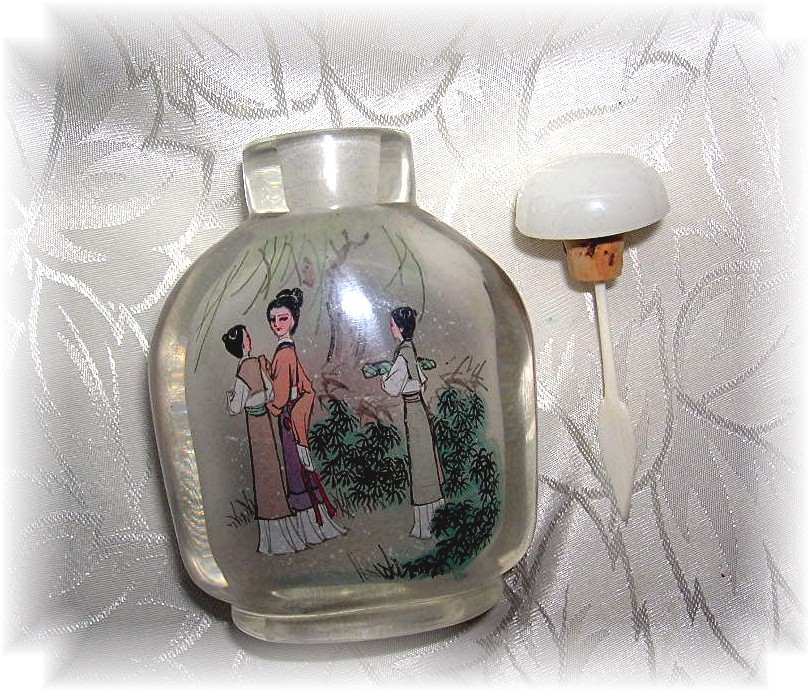 SNUFF BOTTLE with Reverse painting