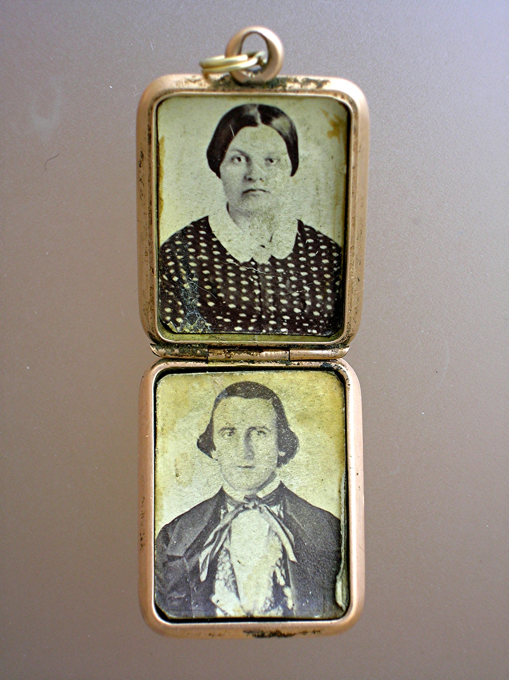 Locket Antique Bloodstone With Original Photo