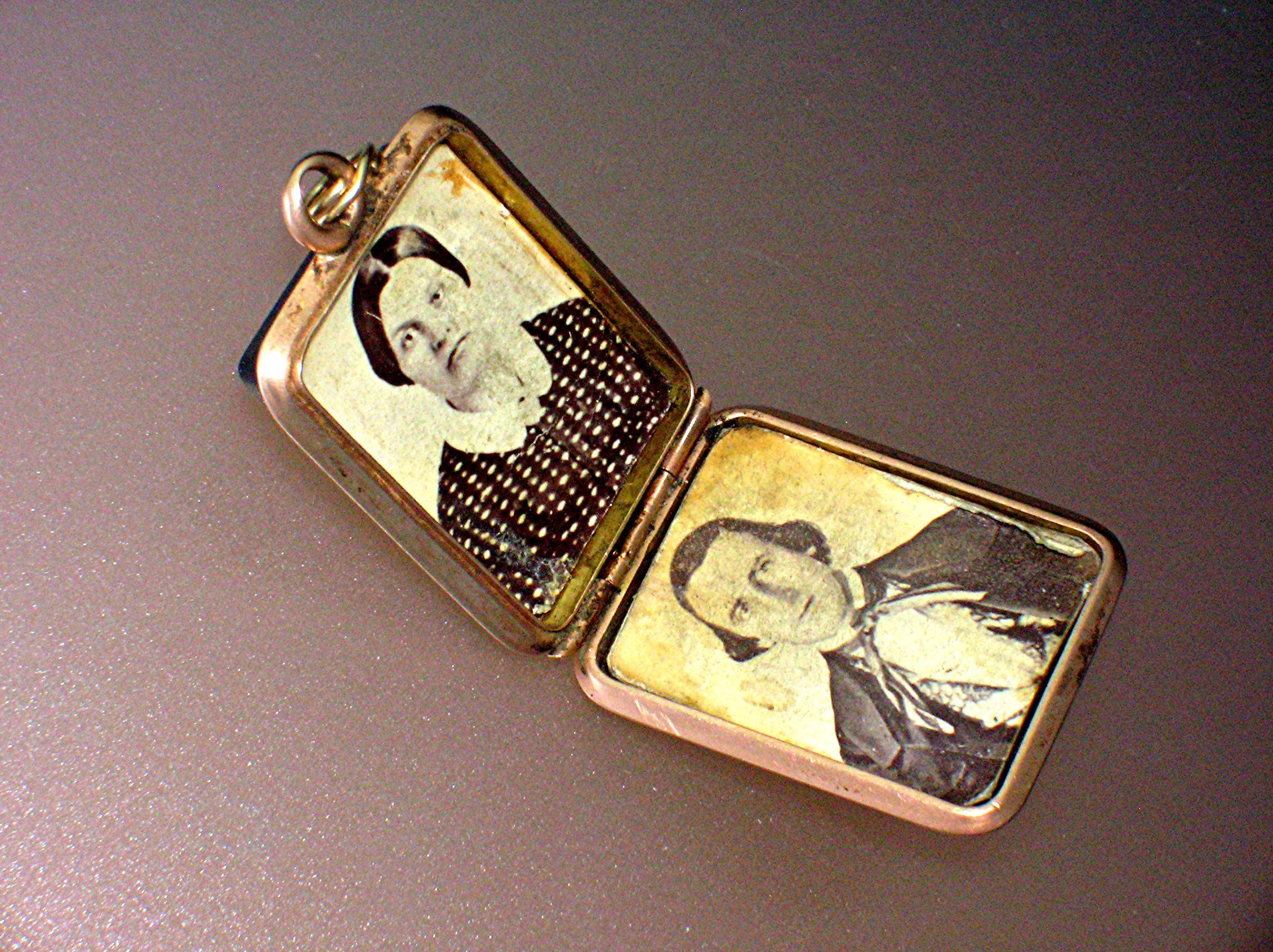 Locket Antique Bloodstone With Original Photo