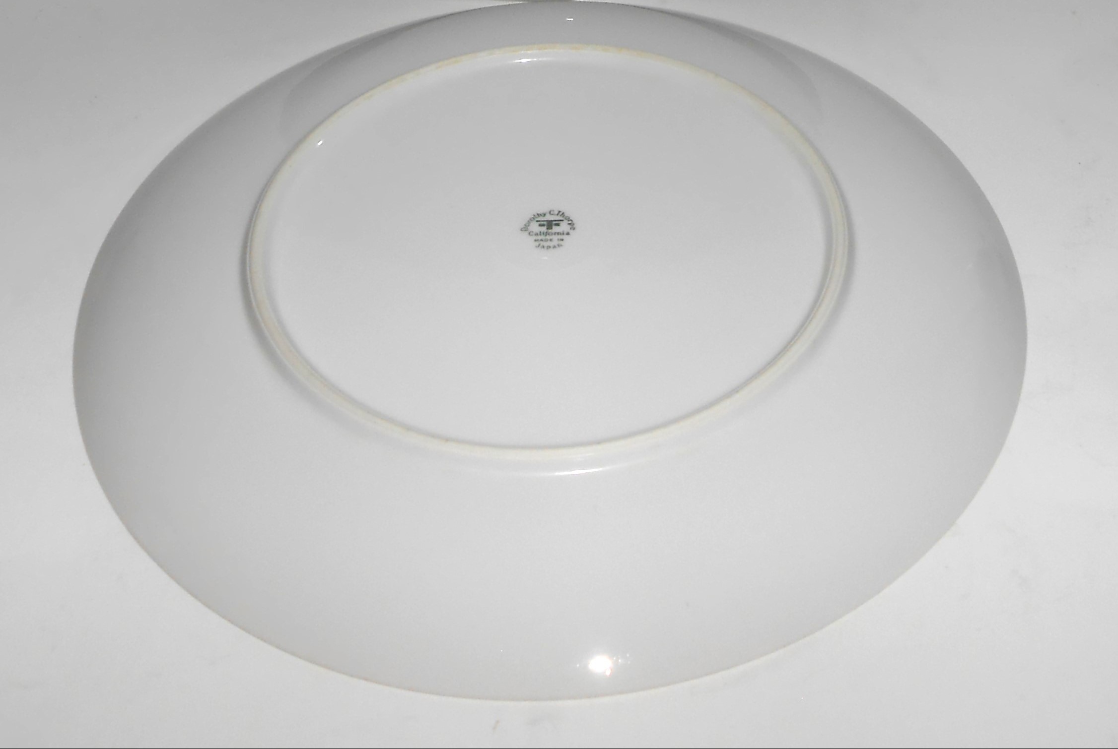 Dorothy Thorpe Porcelain China Gold Crosshatch Dinner P