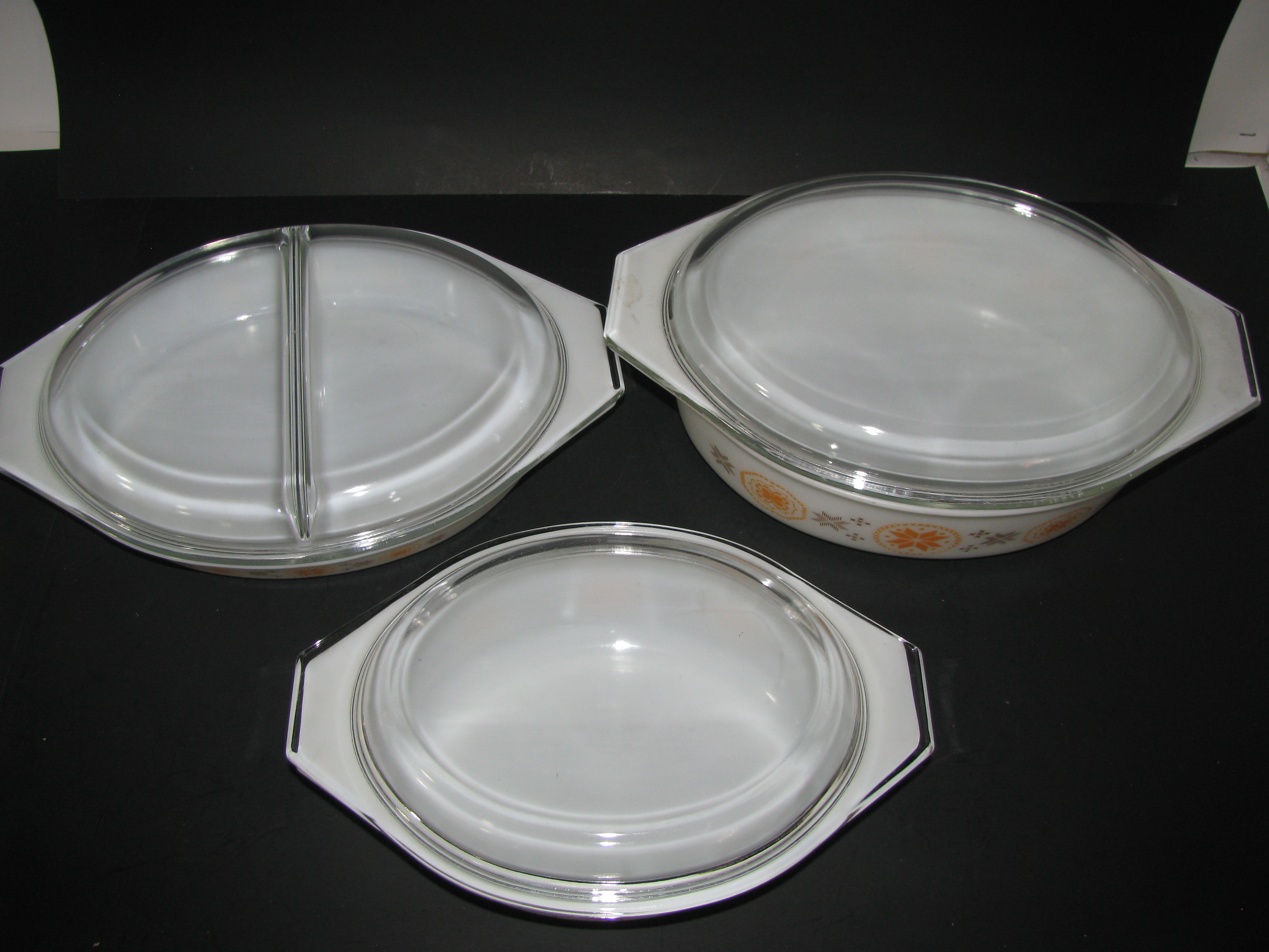 Pyrex Town and Country 043,045,1.5qt Divided Dish