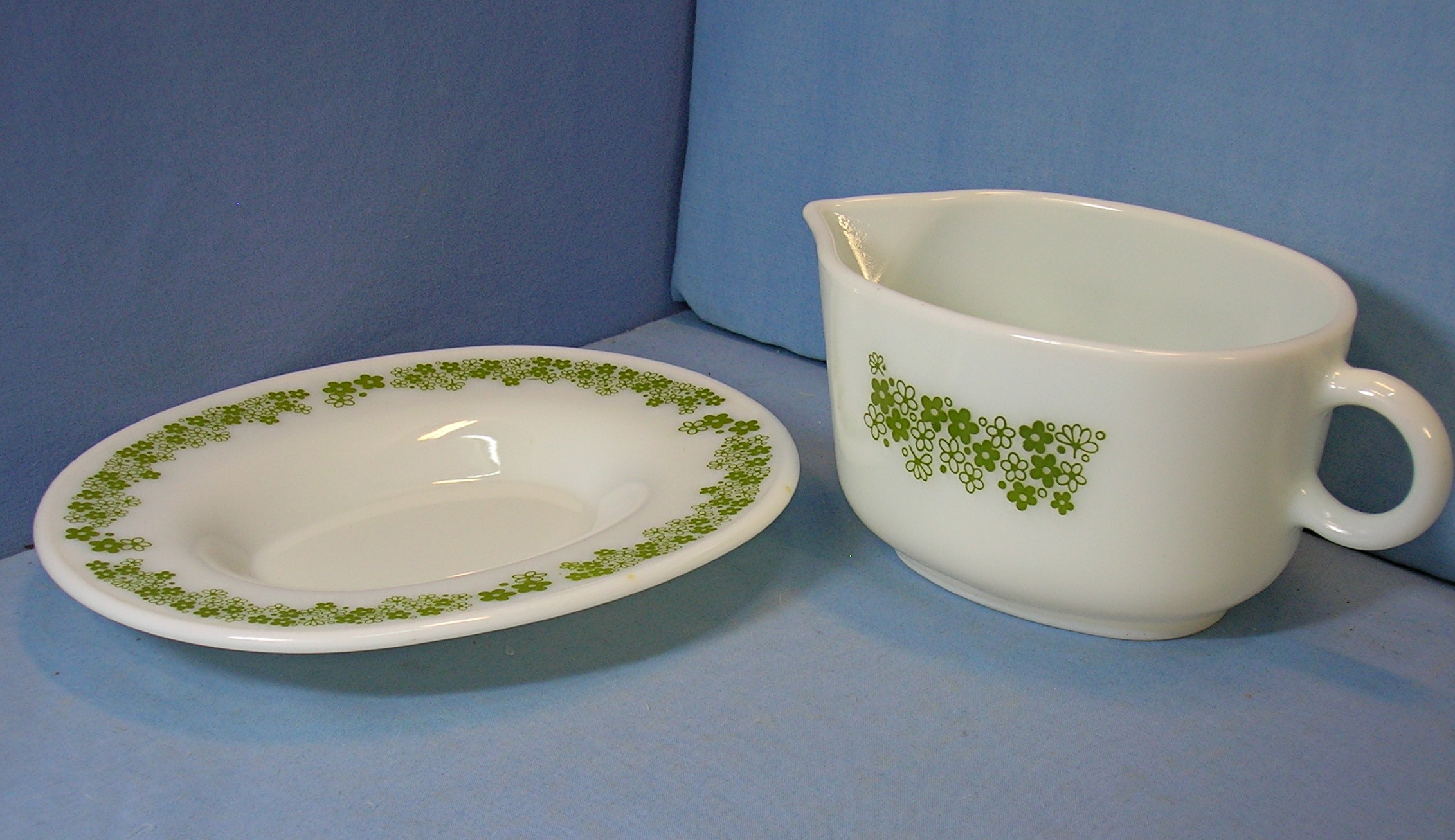 Pyrex Gravy Boat Crazy Daisy Spring Blossom 60s