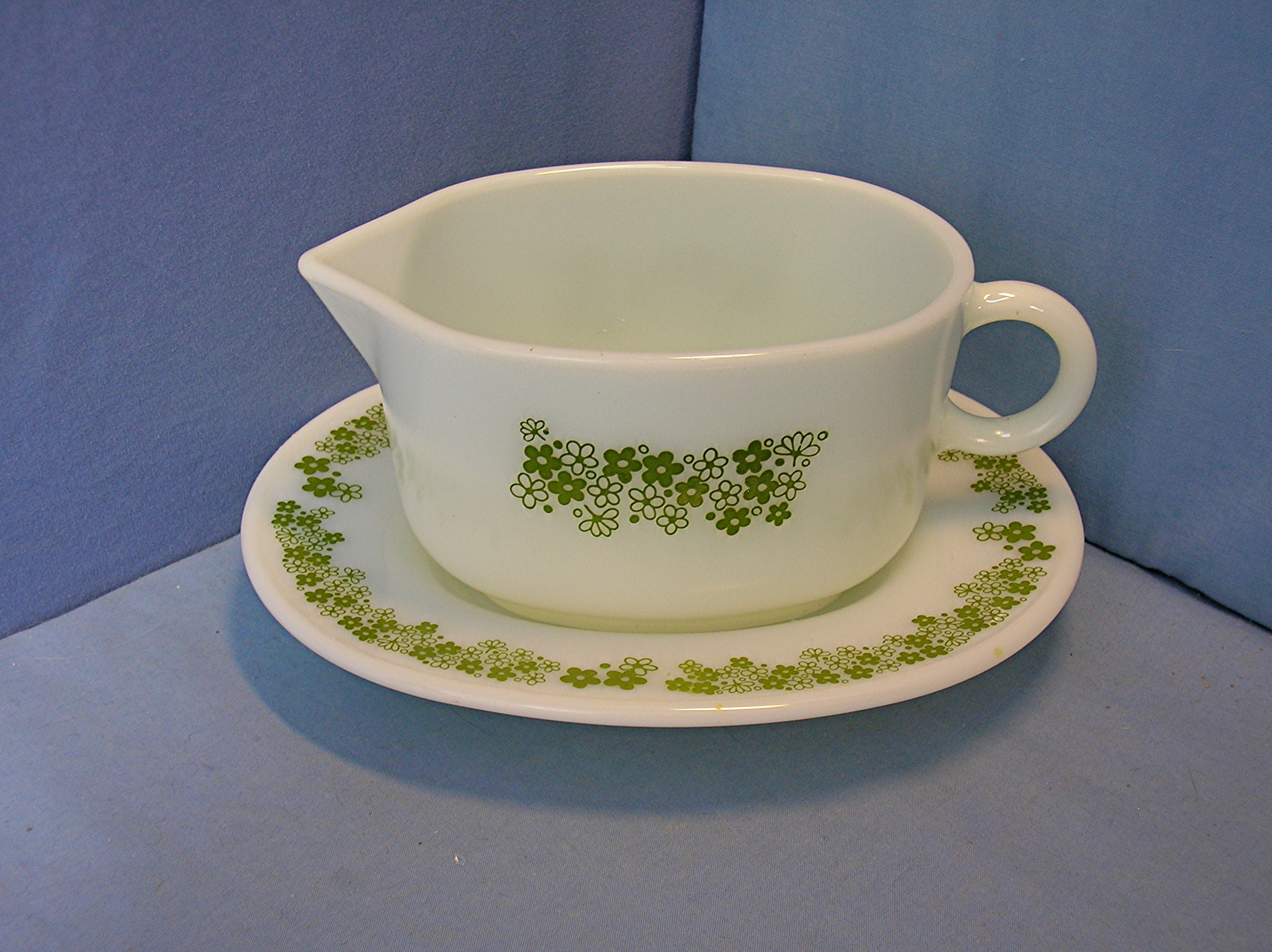 Pyrex Gravy Boat Crazy Daisy Spring Blossom 60s