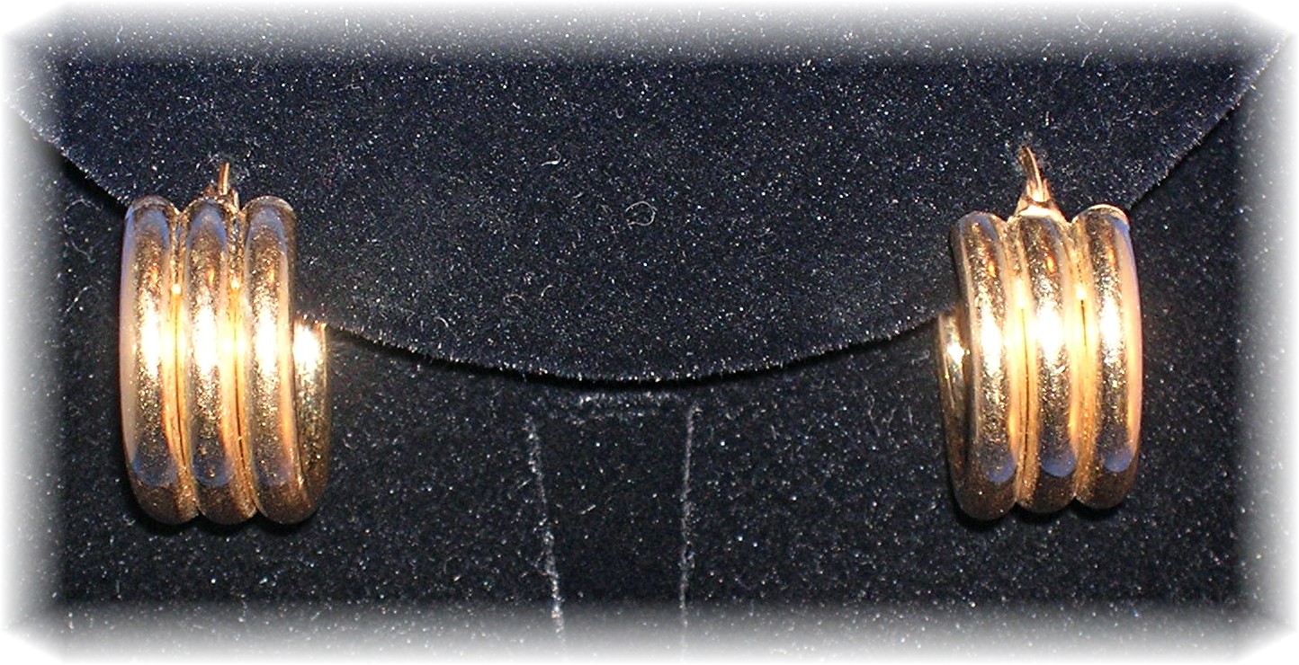 14K Gold 3/4 Inch Hoop Pierced Earrings Signed MW