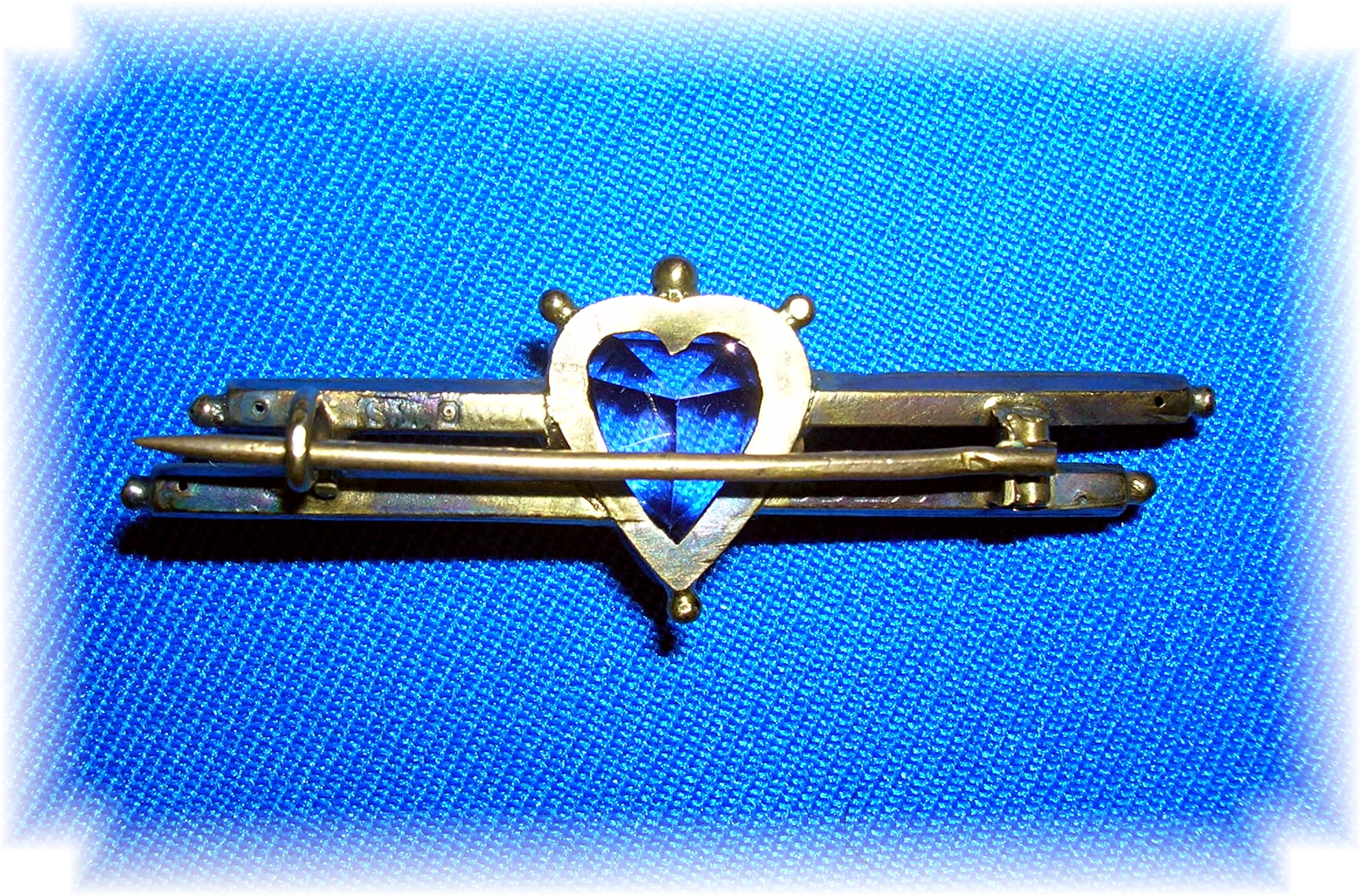 European Gold Victorian 3ct Heart Amethyst  Bar Brooch
