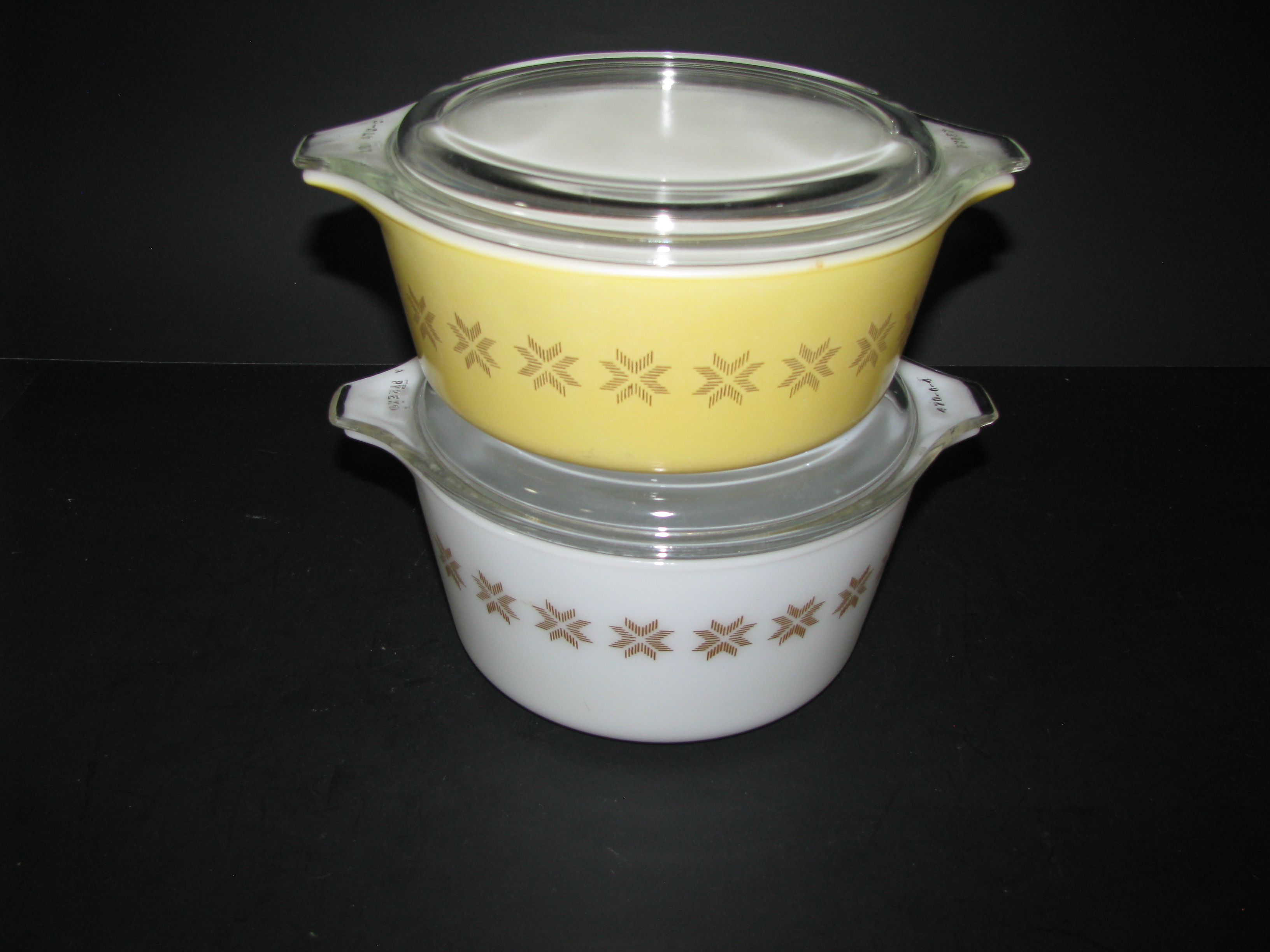 Vintage Pyrex Town and Country 472,473 Casserole Dishes