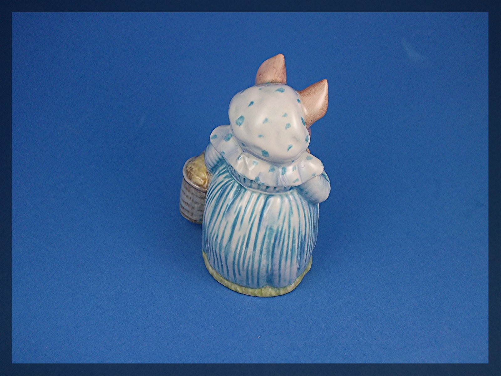 Beatrix Potter Figure, Aunt Pettitoes Beswick  England