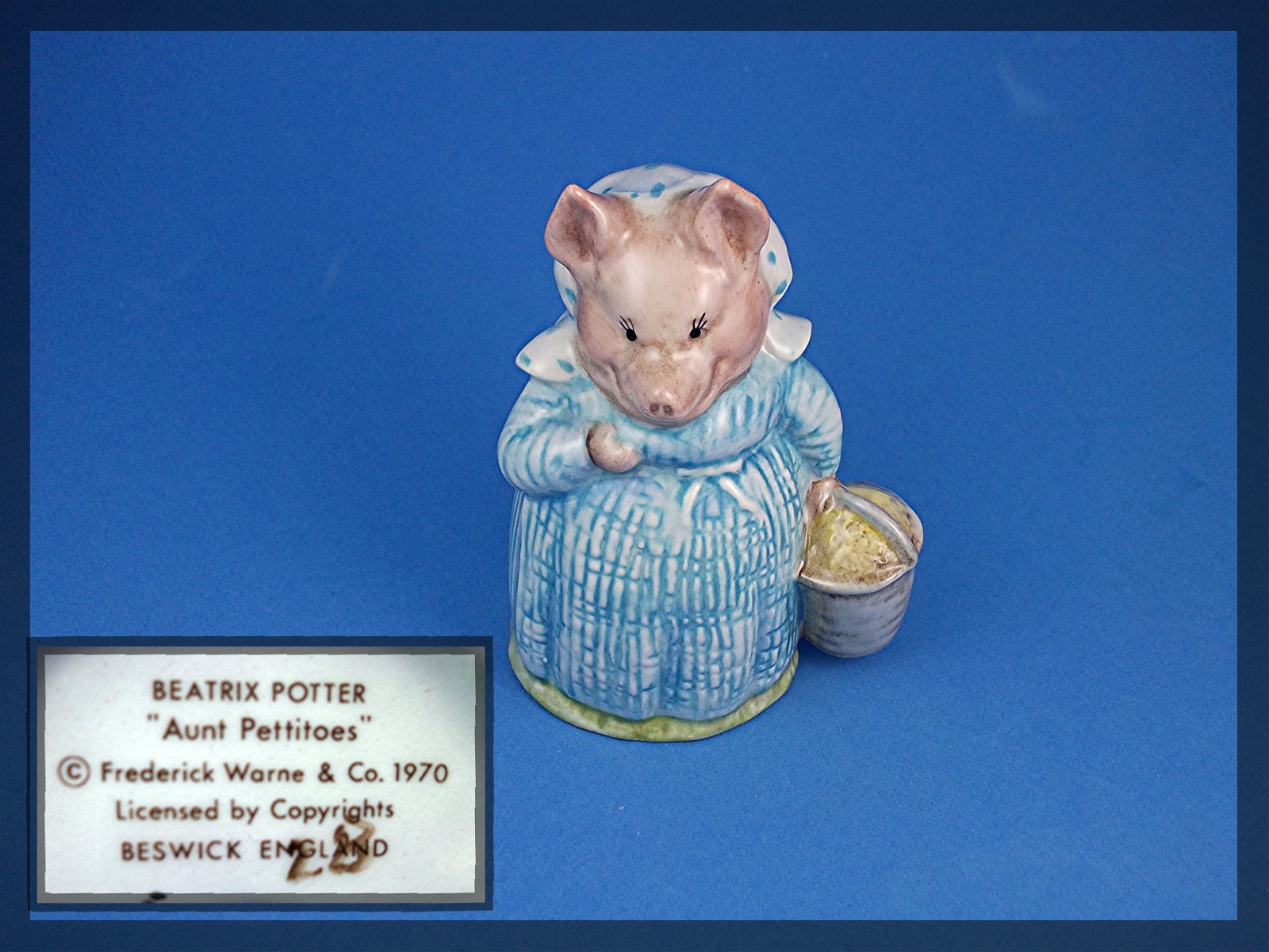 Beatrix Potter Figure, Aunt Pettitoes Beswick  England