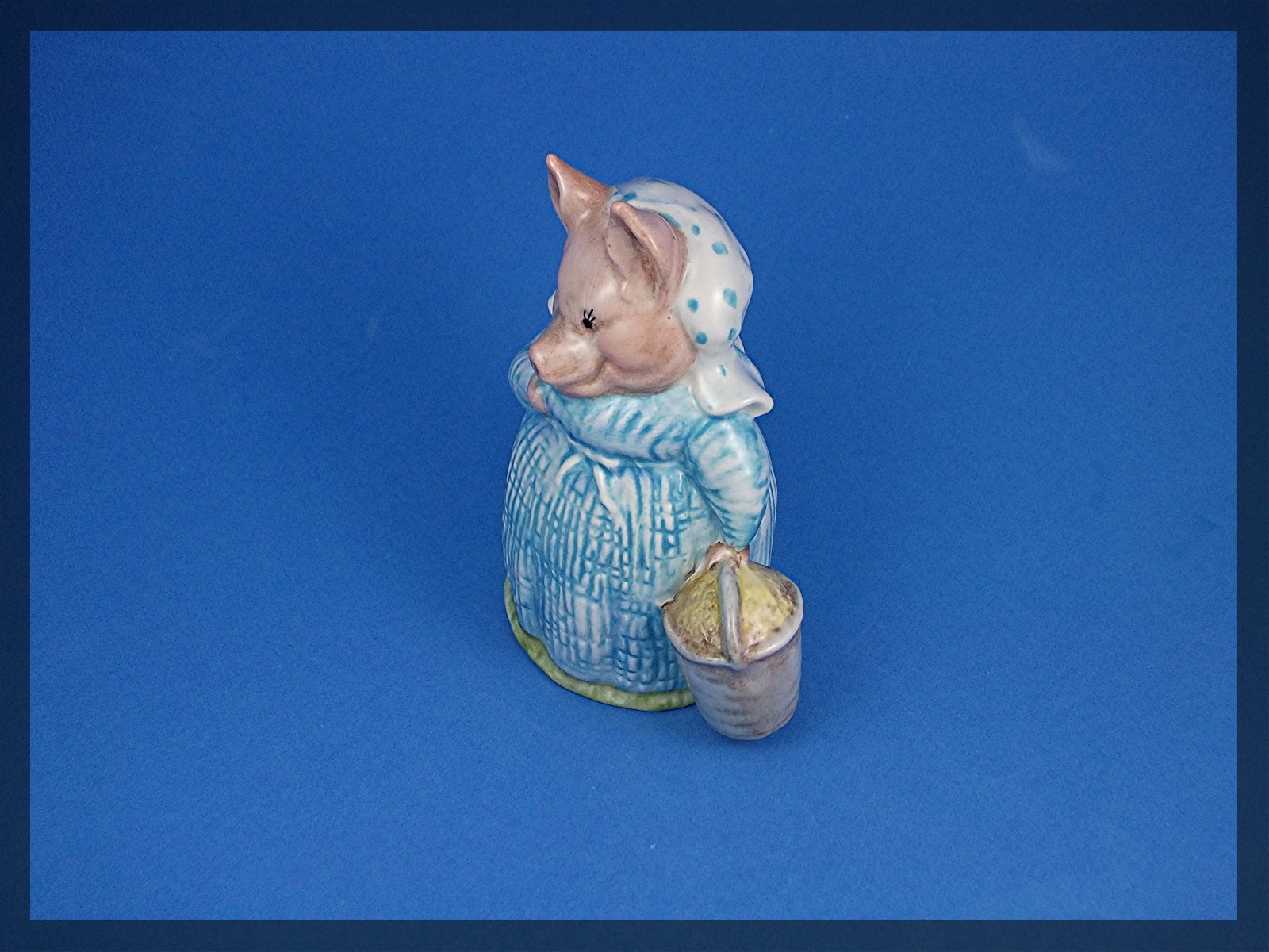 Beatrix Potter Figure, Aunt Pettitoes Beswick  England