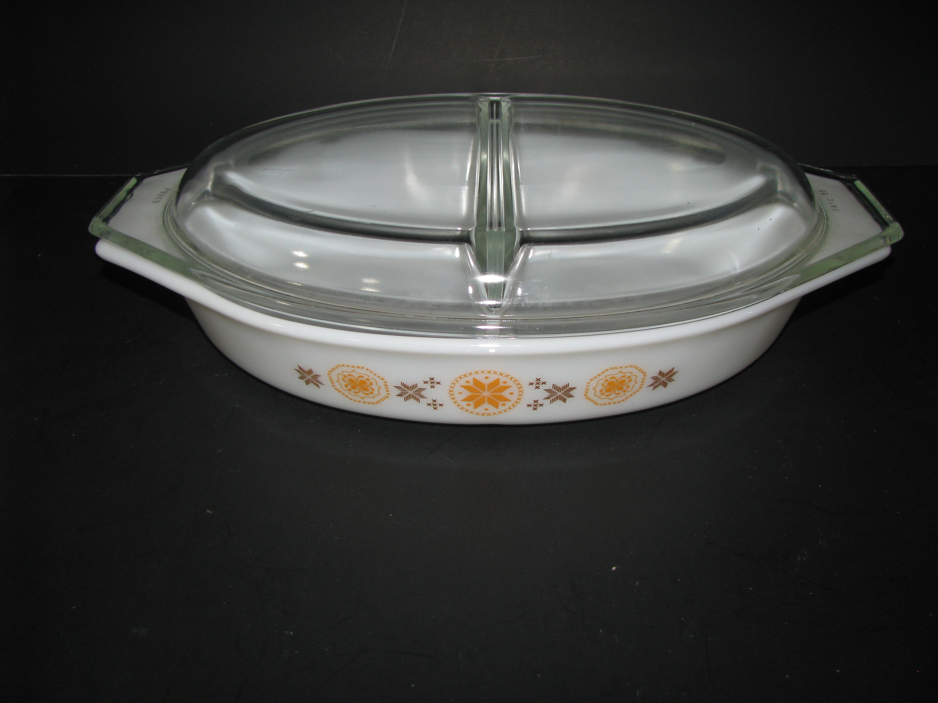 Vintage Pyrex Town and Country 1.5qt Divided Dish