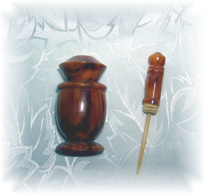 Snuff Bottle With Screw Stopper