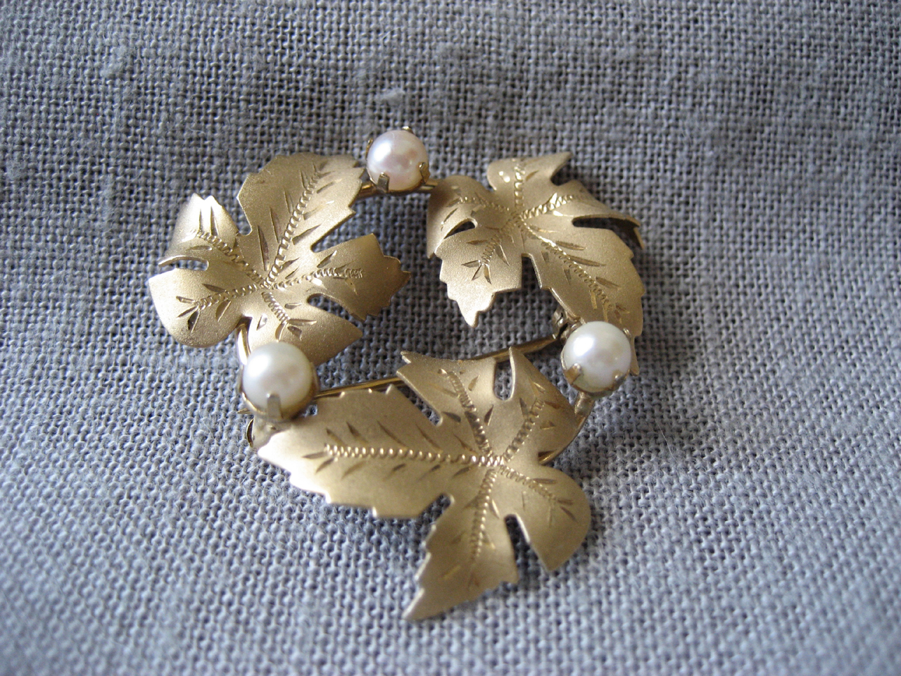 Reis 12K Gold Leaf and Pearl Brooch