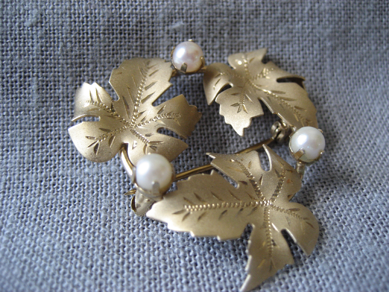 Reis 12K Gold Leaf and Pearl Brooch