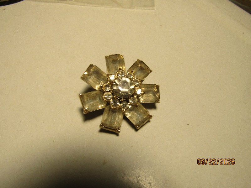 Vintage Gold Tone Emerald Cut Rhinestone Flower Starburst Brooch Pin