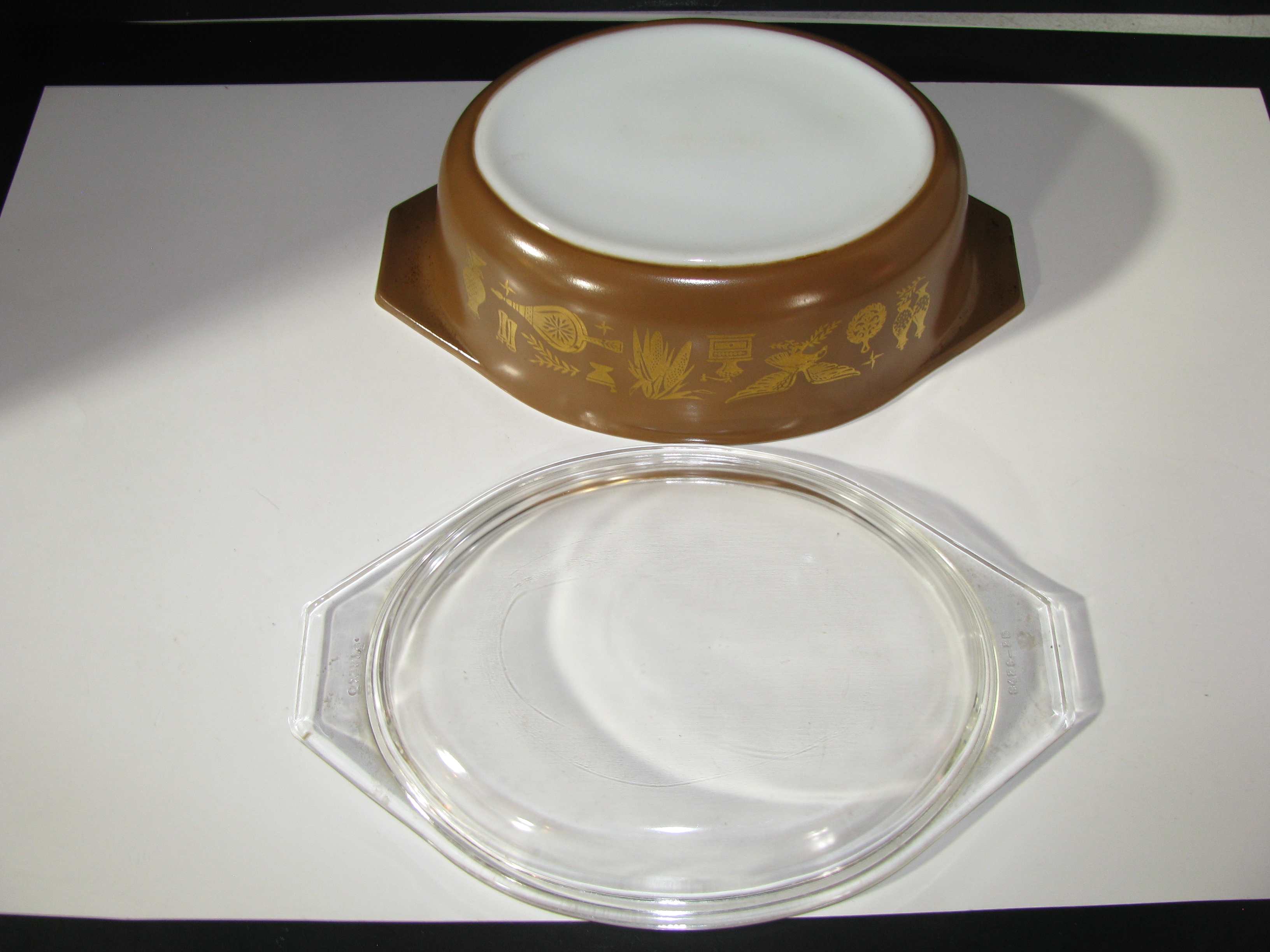 Vintage Pyrex Early American 043 1.5qt Casserole Dish