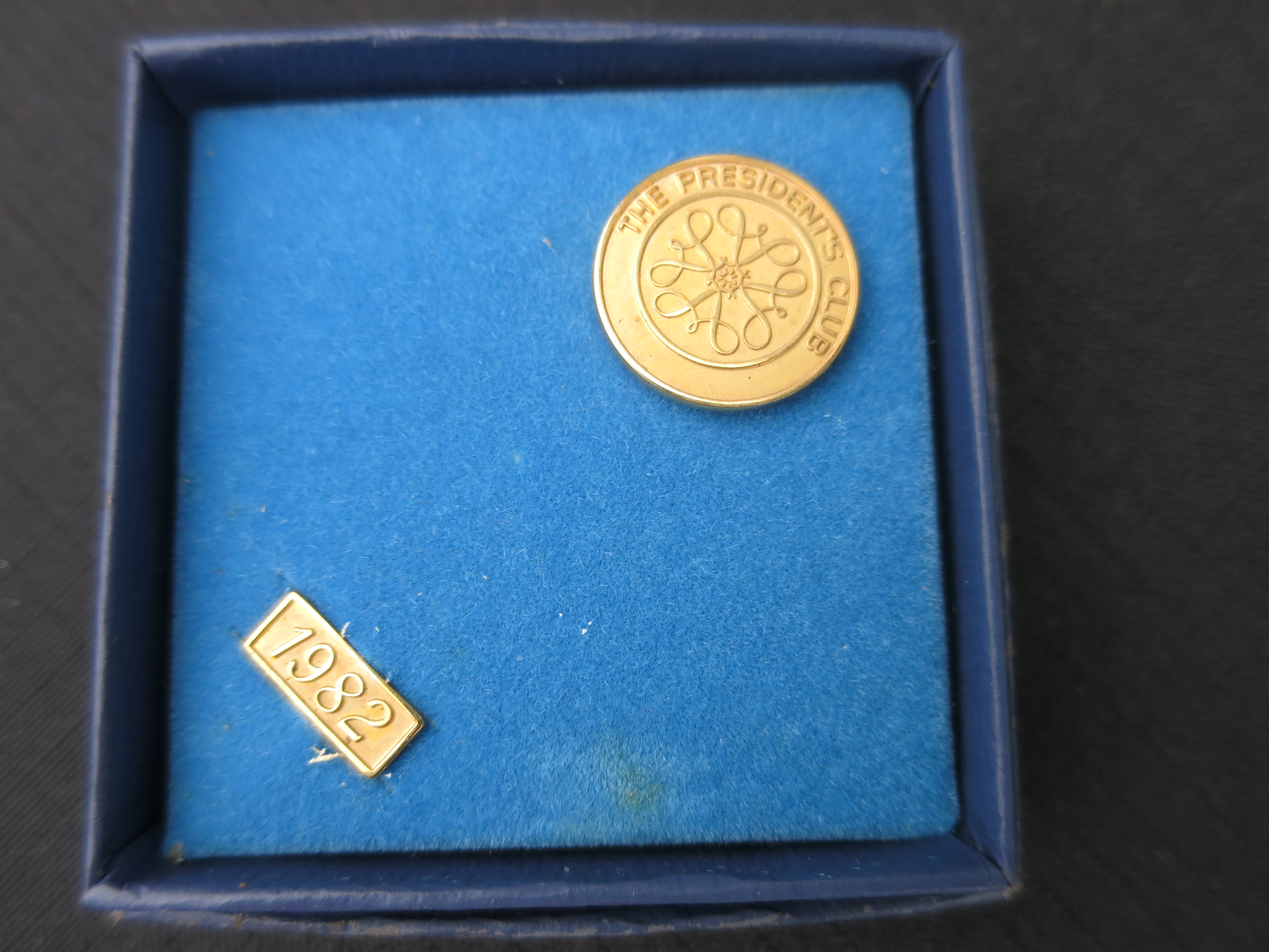 Avon The Presidents Club pin 1982