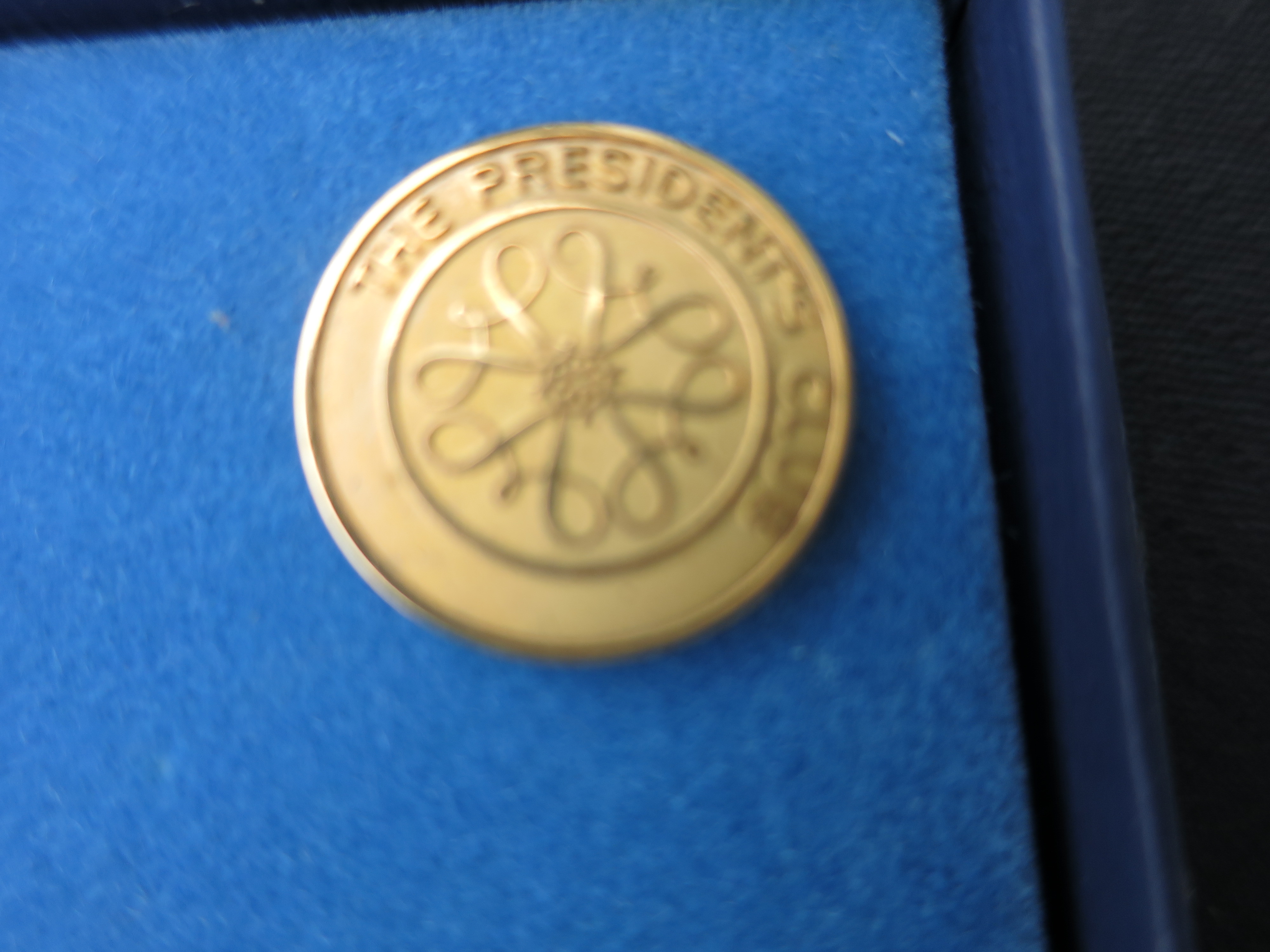 Avon The Presidents Club pin 1982