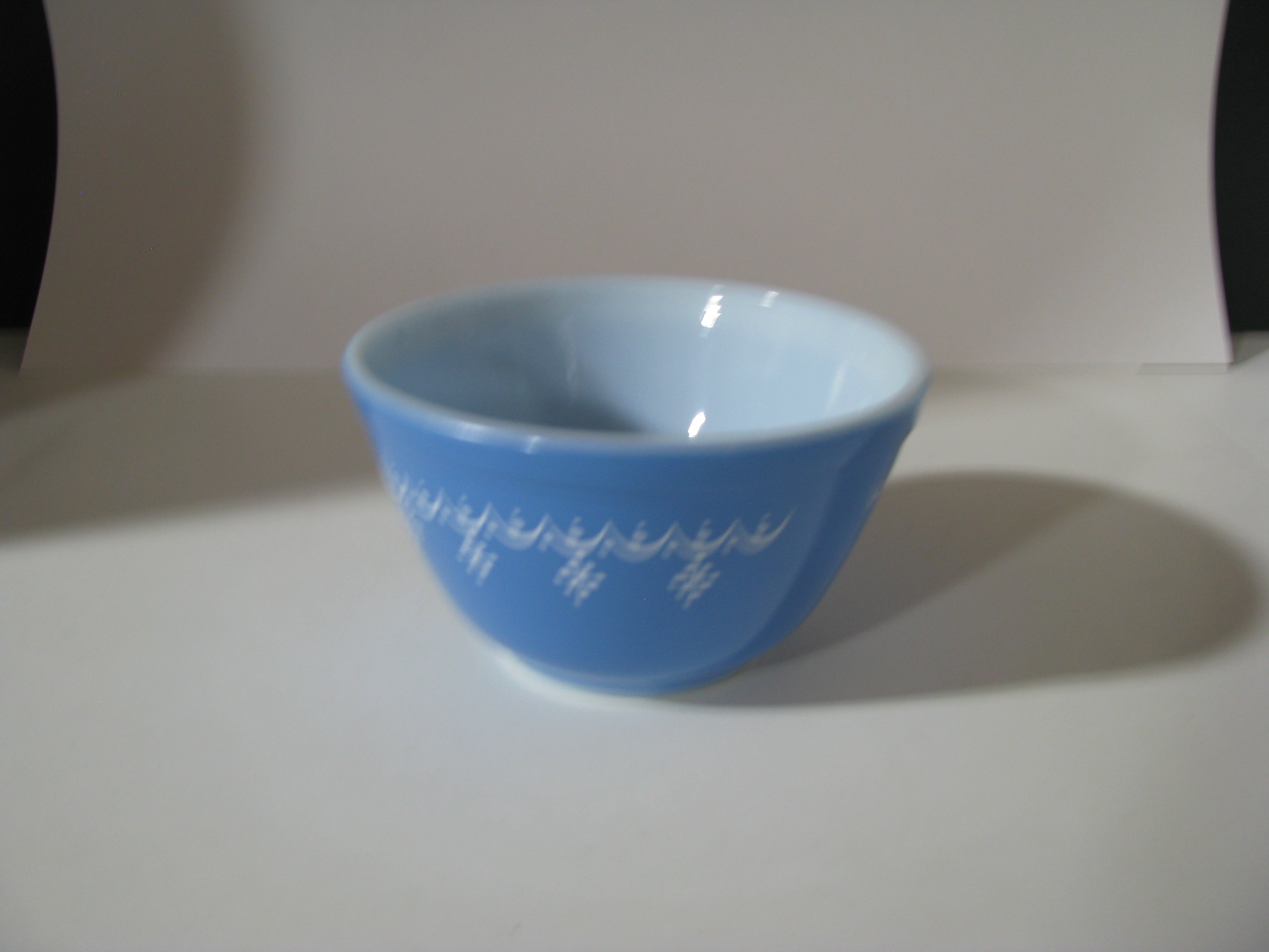 Vintage Pyrex Snowflake Blue 401 1.5pt Nesting Bowl