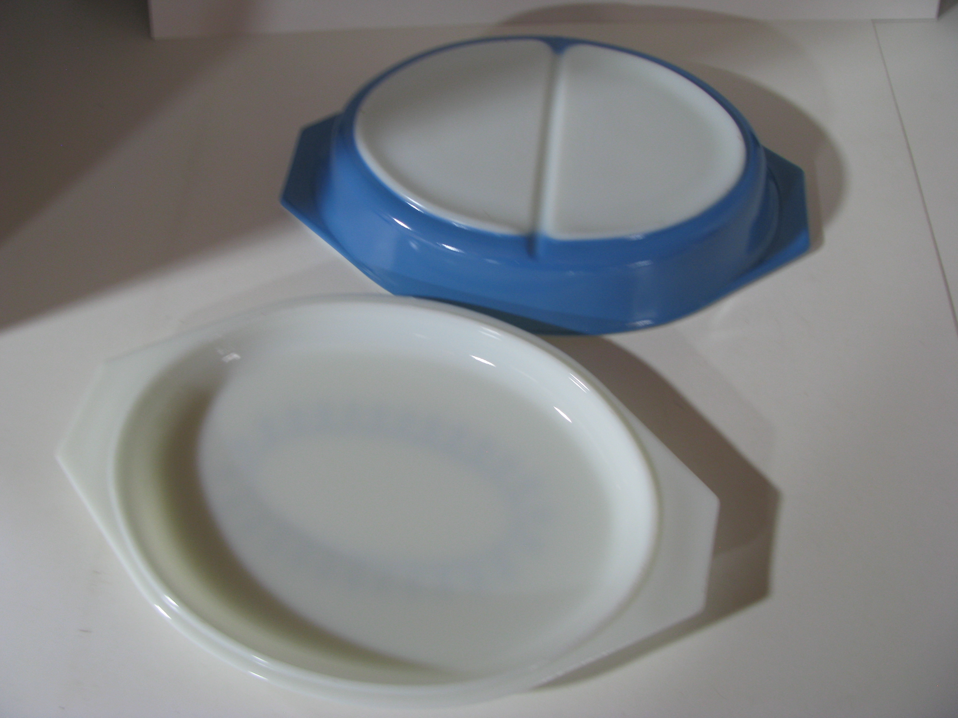Pyrex Snowflake Blue Garland 063 1qt Divided Dish