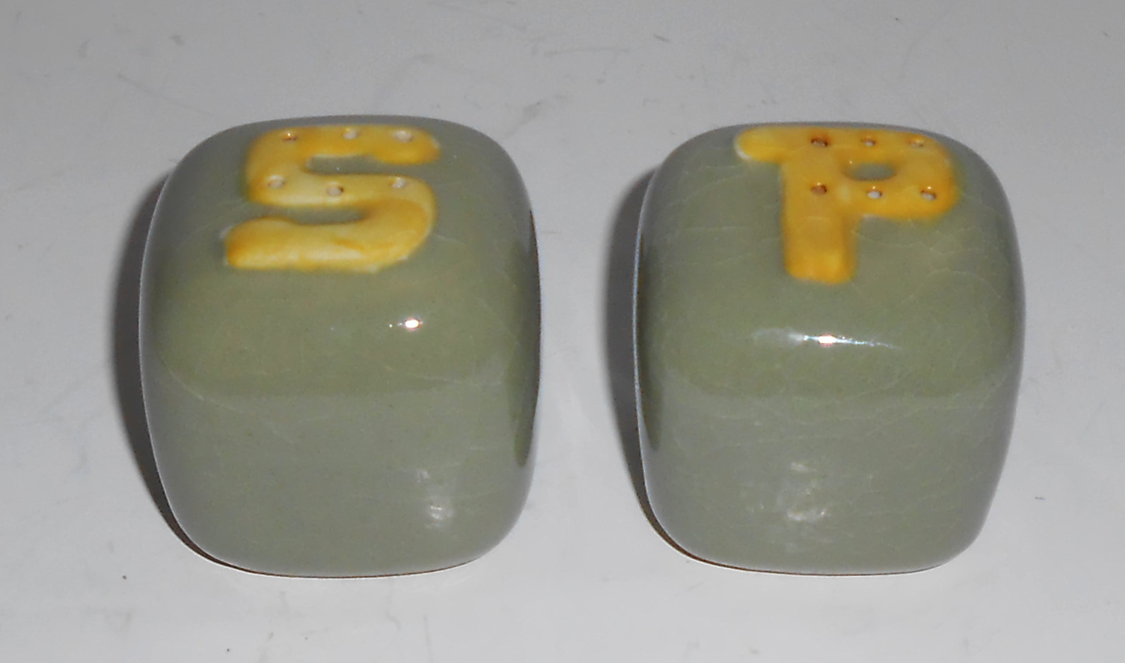 Winfield China Pottery Early Green/Chartreuse Salt/Pepp
