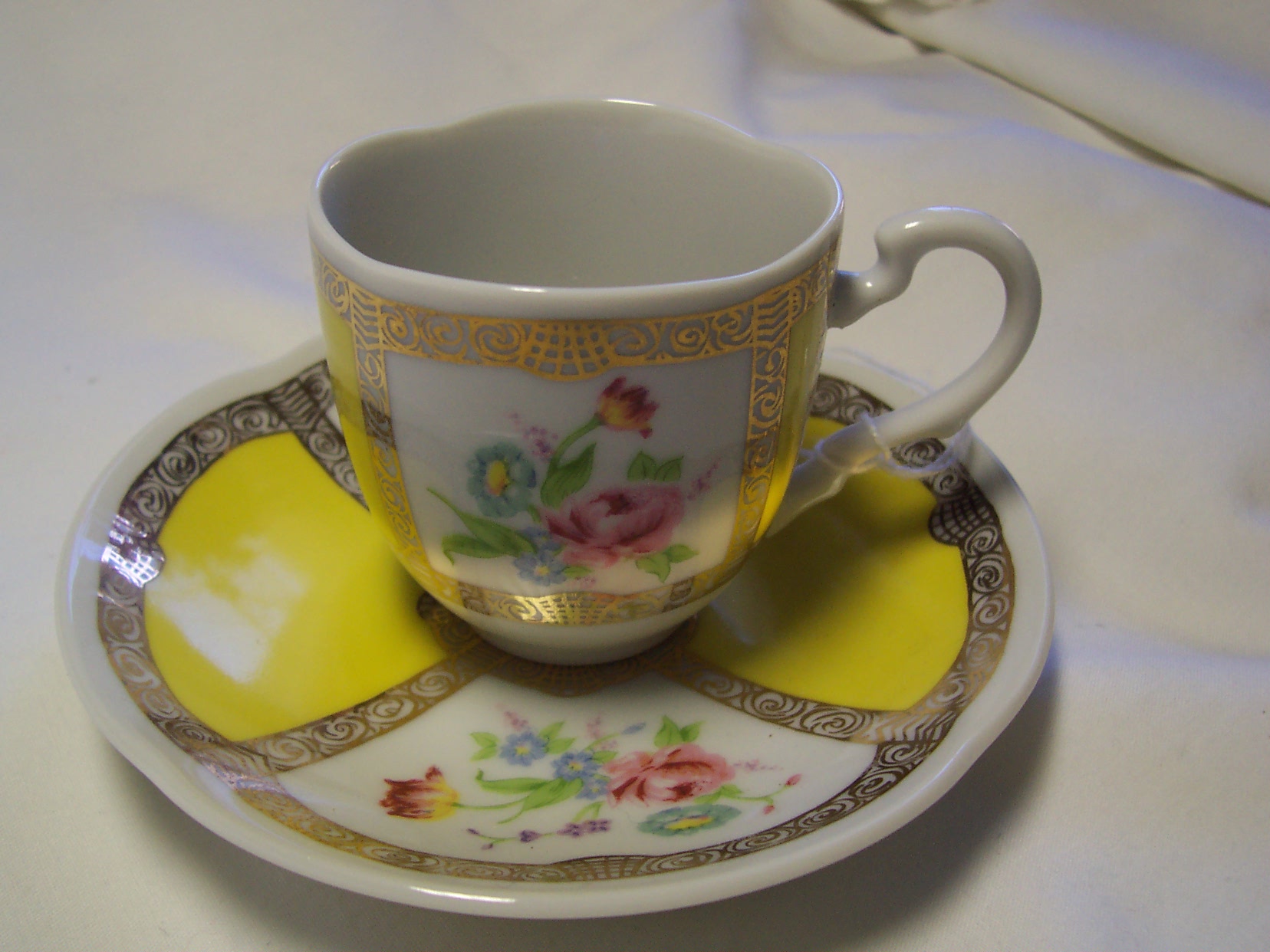 Vintager Avon Tradition Cup and Saucer 1985