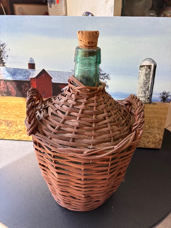 Viresa Liquor Bottle in wicker Basket with Handles cork stopper