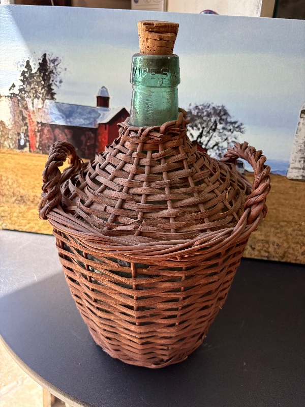 Viresa Liquor Bottle in wicker Basket with Handles cork stopper
