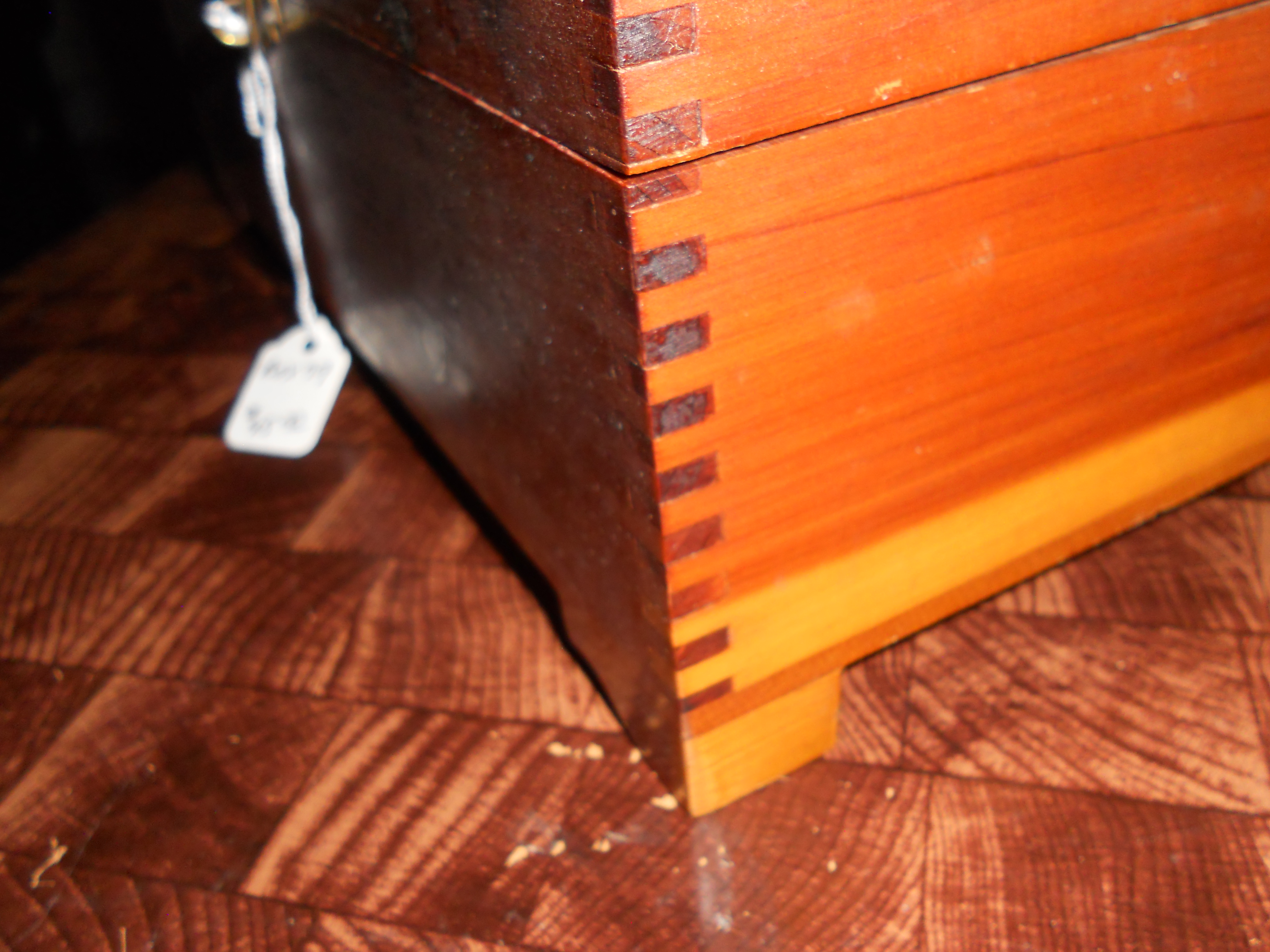 Wood Box dovetail with English Hunting Scene