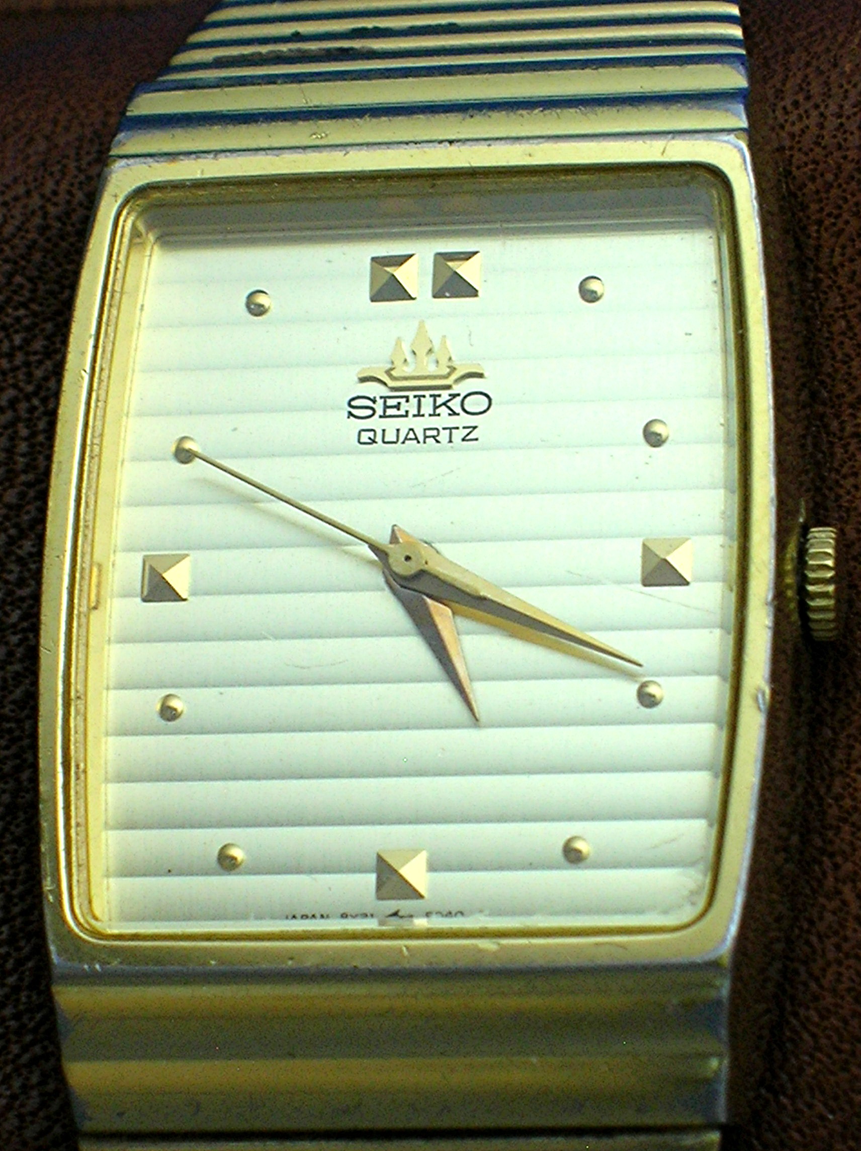 Seiko quartz men's dress wrist watch . . . .