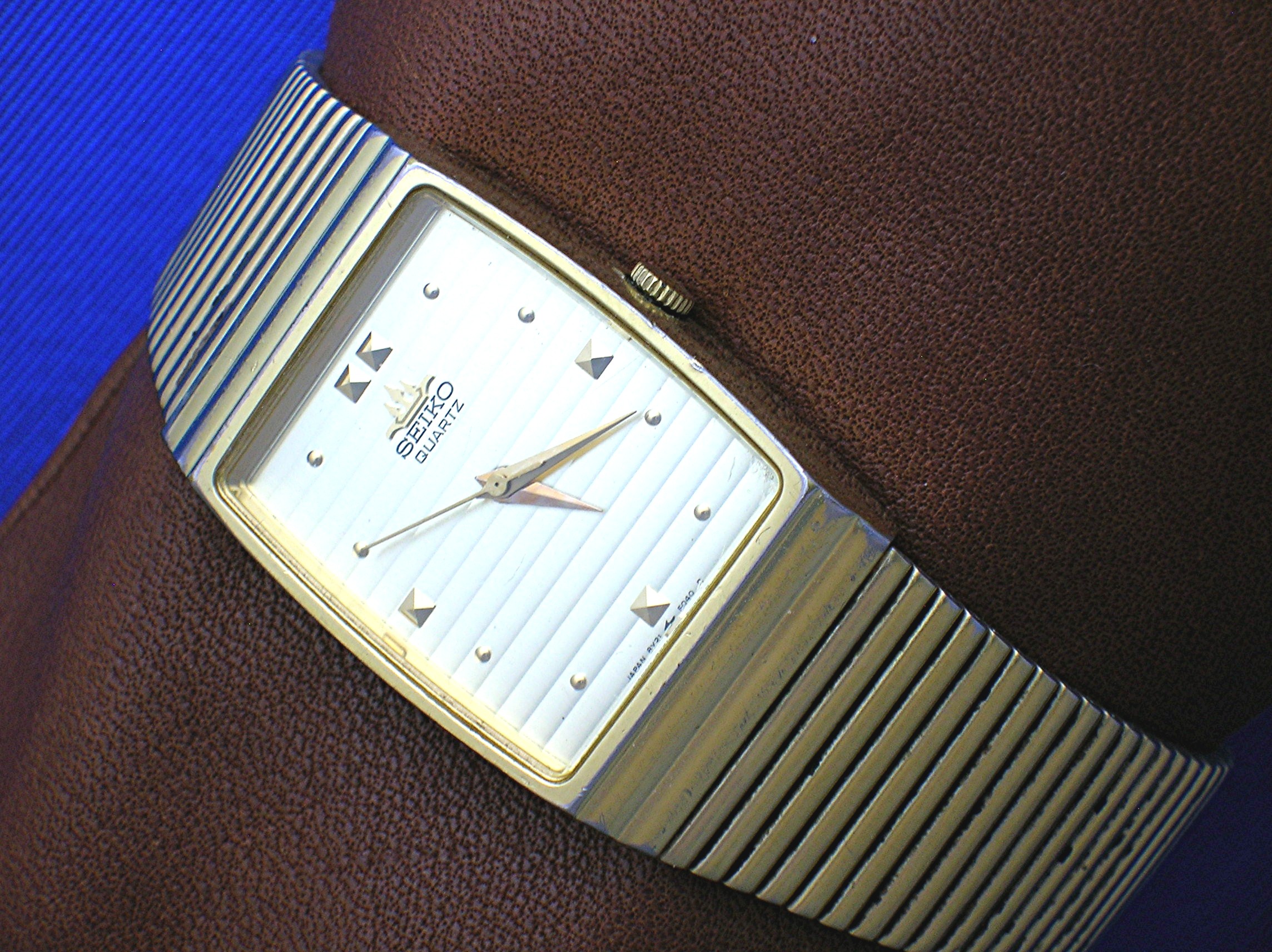 Seiko quartz men's dress wrist watch . . . .