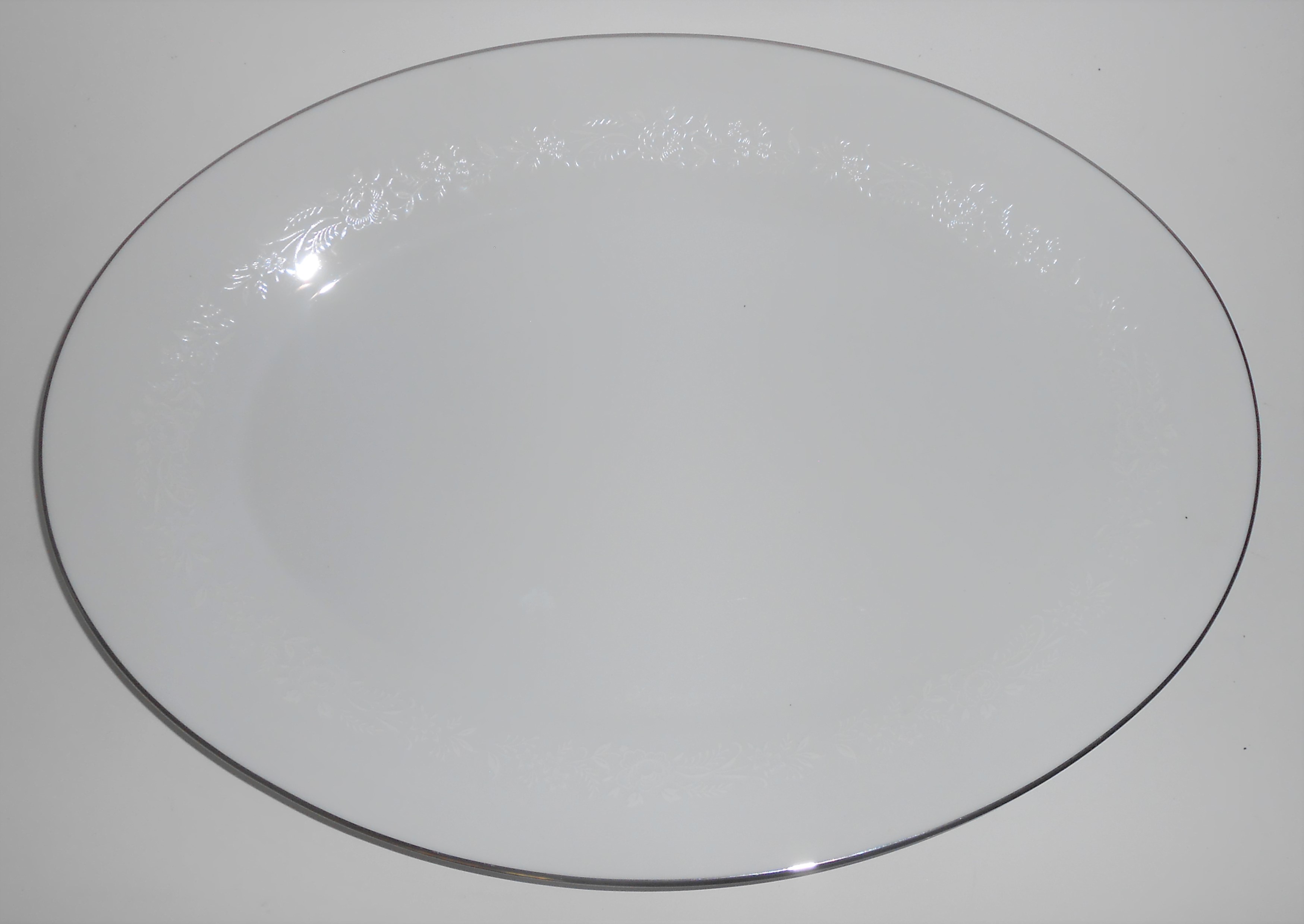 Noritake Porcelain China 6450 Q Reina w/Platinum 16'' P