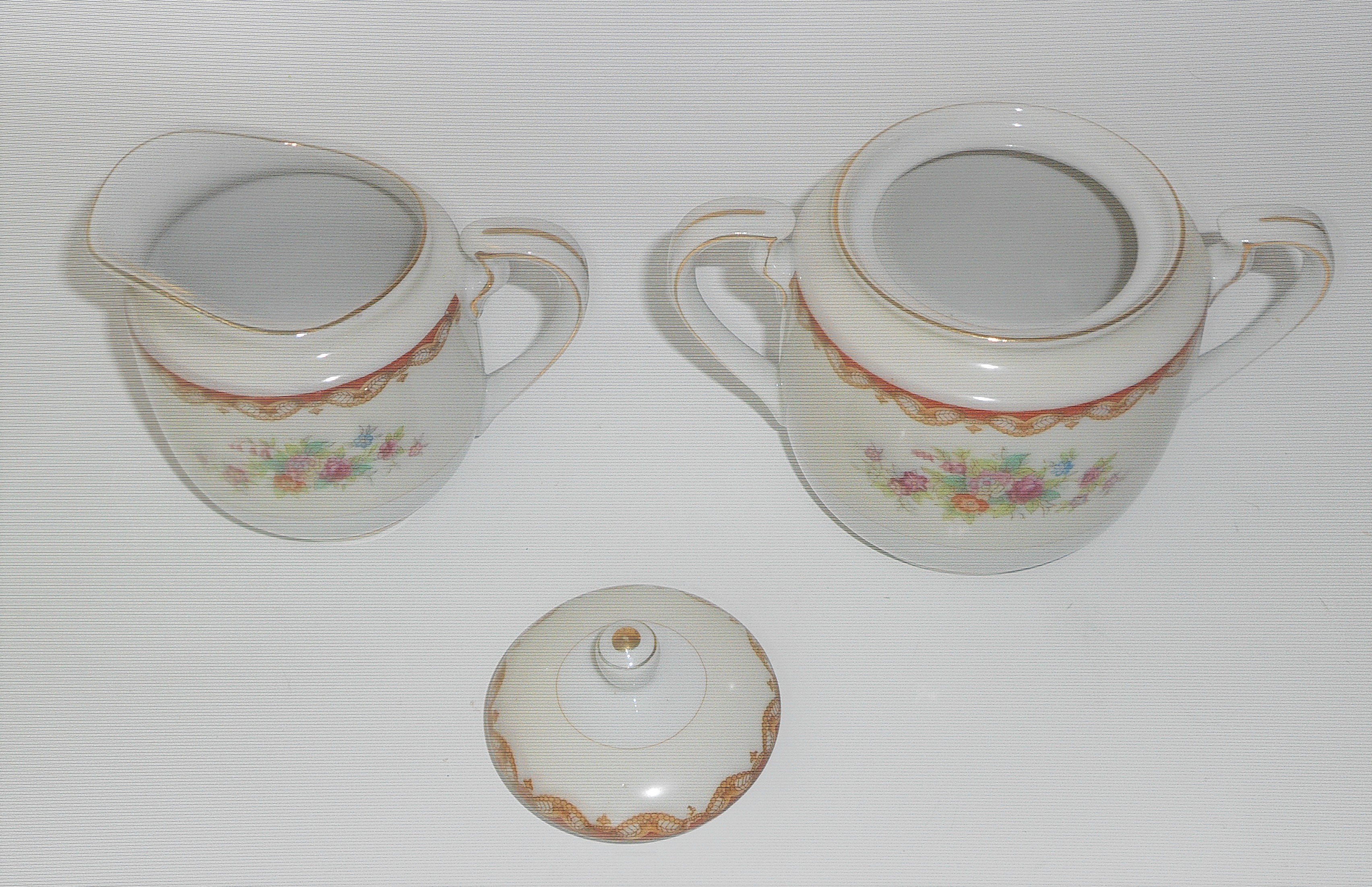 Diamond Porcelain China Roslyn w/Gold Creamer & Sugar B