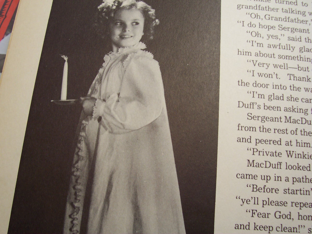 Shirley Temple Doll Wee Willie Winkie Book
