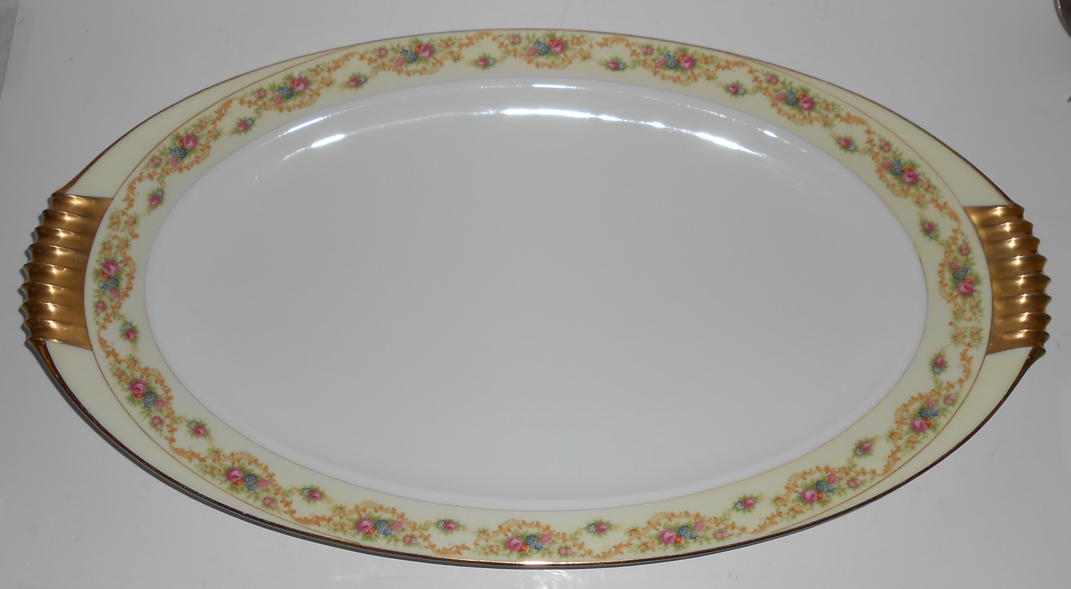 Meito China Porcelain Japan The Windsor w/Gold 17'' Pla